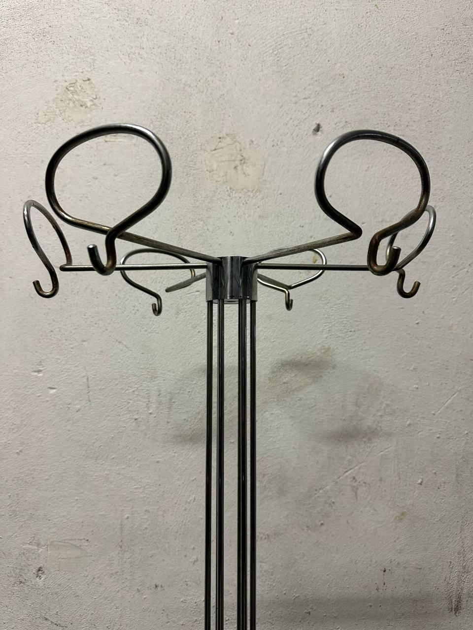 Perchero de metal cromado con base de ABS por Valenti, 1970s, set de 2 Moderno de mediados de siglo en venta