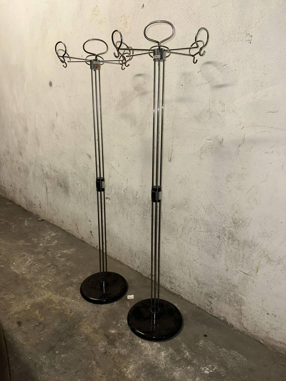 Perchero de metal cromado con base de ABS por Valenti, 1970s, set de 2 en Bueno estado para la venta en Palermo, IT