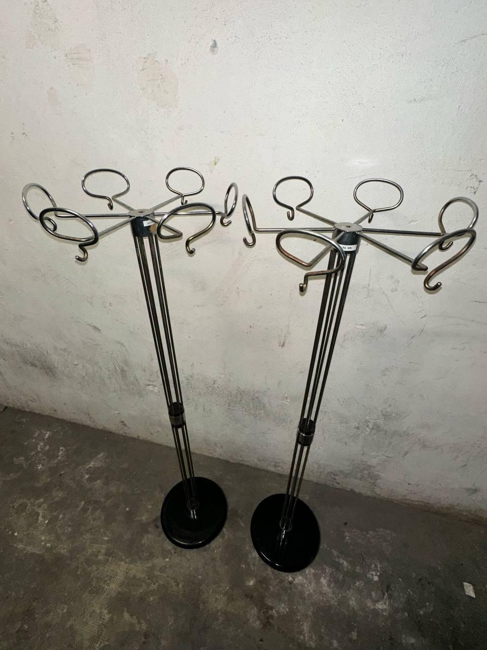 Perchero de metal cromado con base de ABS por Valenti, 1970s, set de 2 Late 20th Century en venta