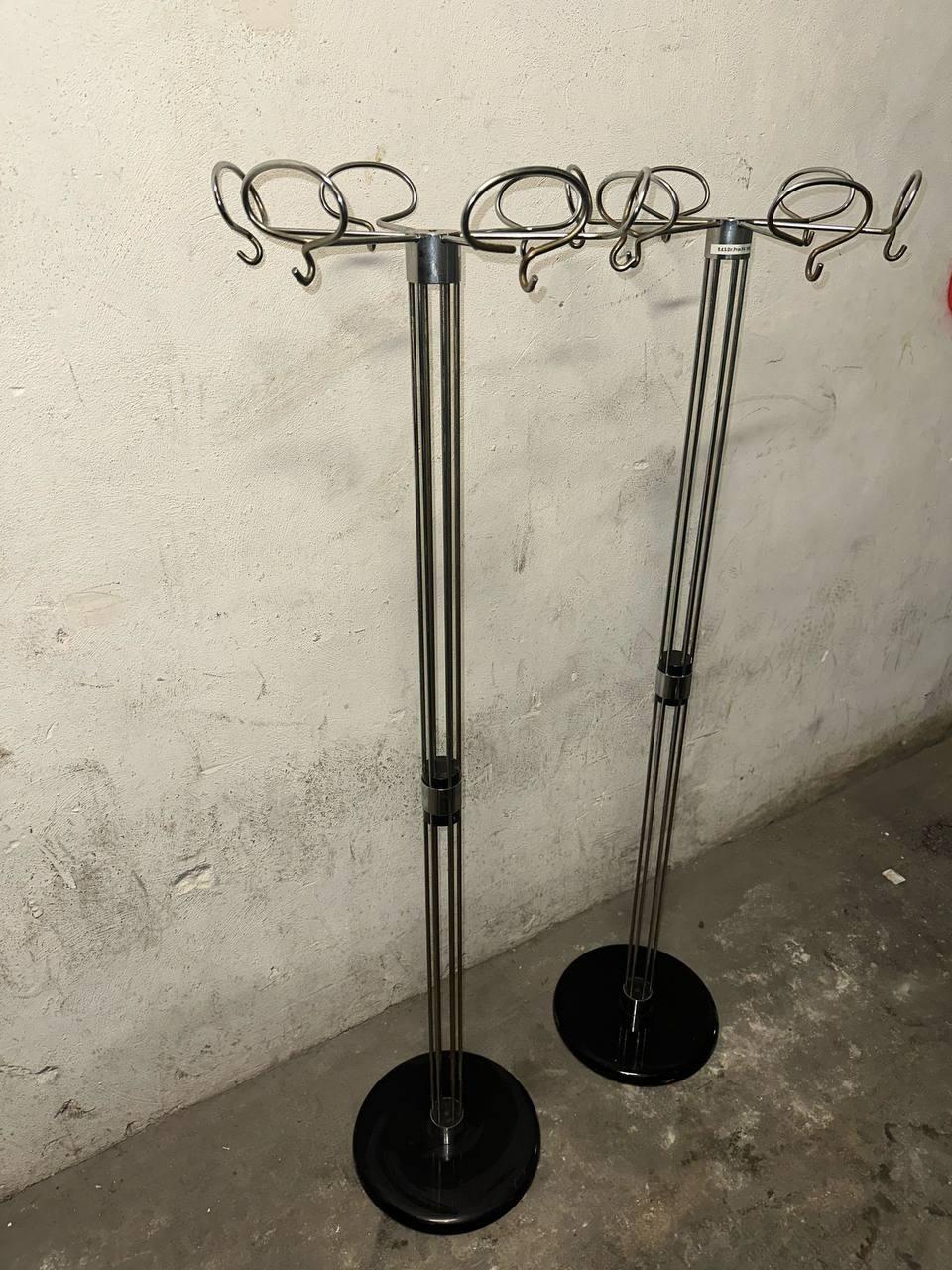 Perchero de metal cromado con base de ABS por Valenti, 1970s, set de 2 Acero en venta