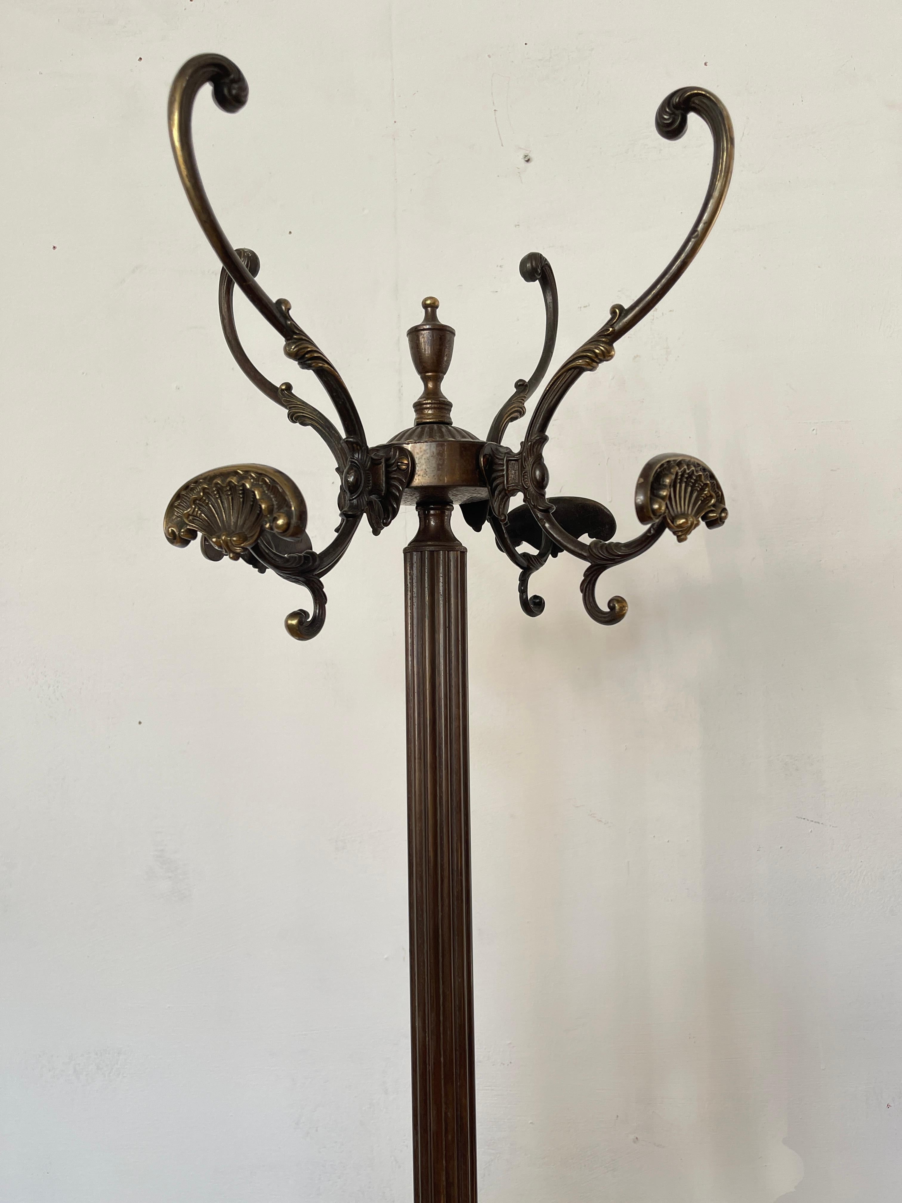 Italian Forged Bronze Coat Stand with Elegant Details, 1970s For Sale 1