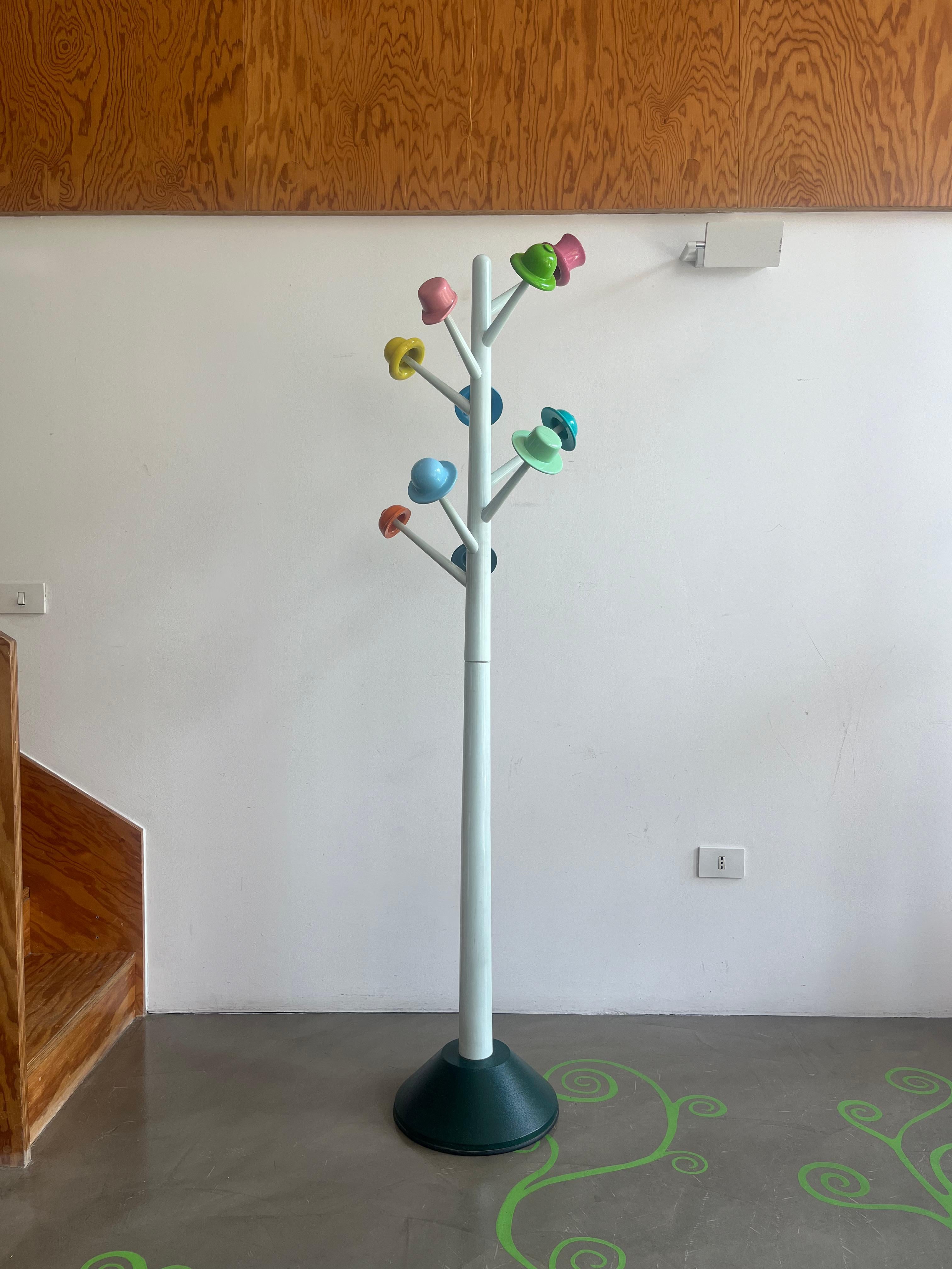 Appendiabiti „L'albero dei Cappelli“ - Ugo Nespolo - Origlia Pragma Anni 80  (Moderne) im Angebot