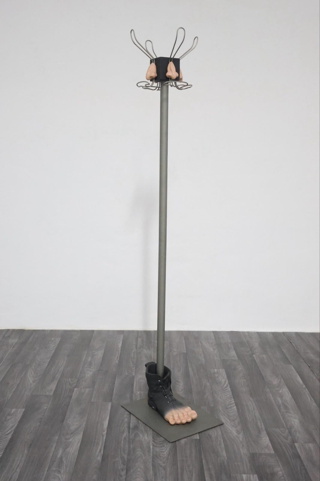 Italian Appendiabiti Scultoreo Antartidee Anni 80 Renè Magritte Pezzo Unico in vendita