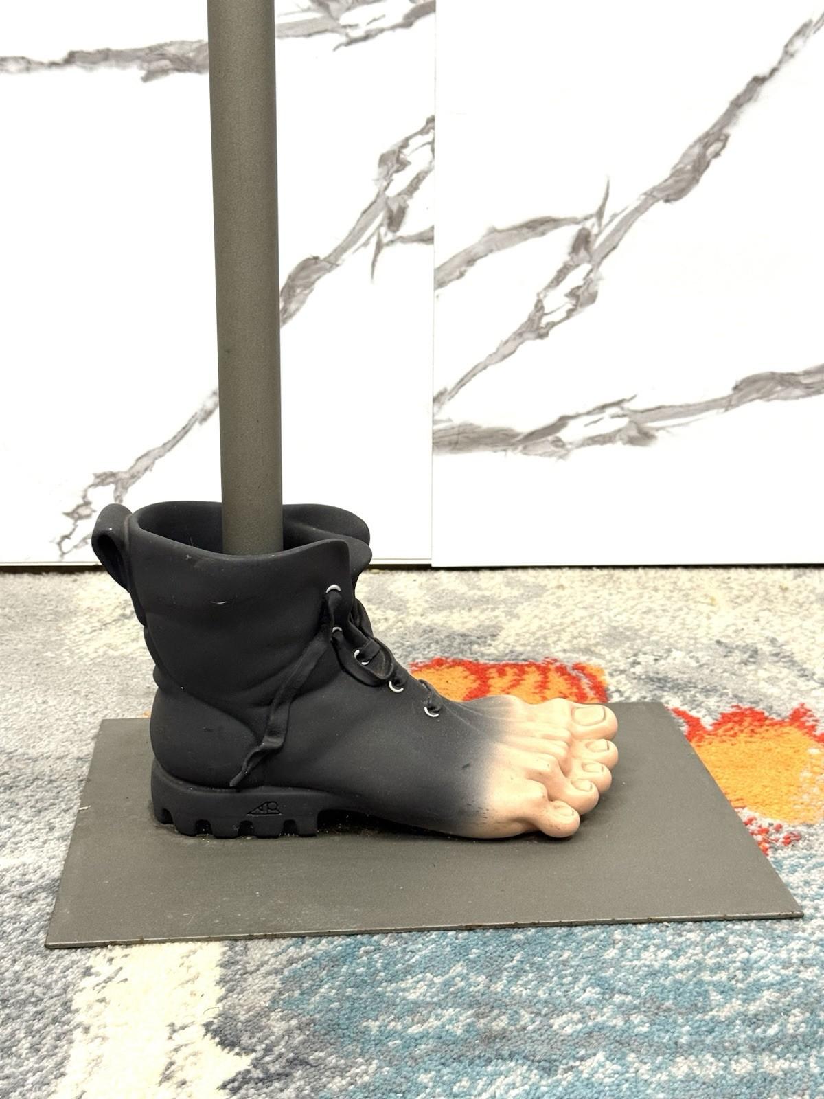 Appendiabiti Scultoreo Antartidee Anni 80 Renè Magritte Pezzo Unico (Metall) im Angebot
