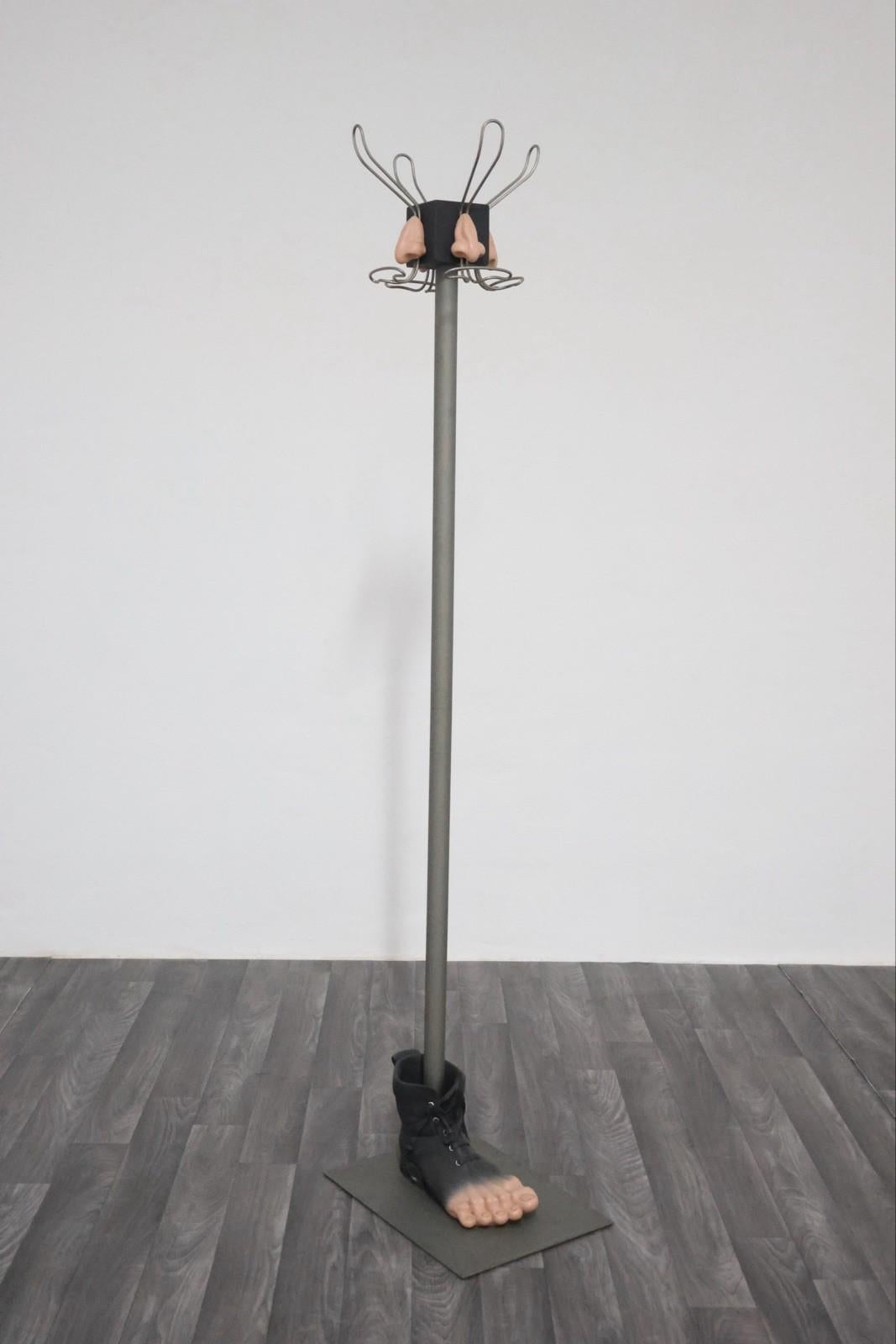 Futurista Appendiabiti Scultoreo Antartidee Anni 80 Renè Magritte Pezzo Unico in vendita