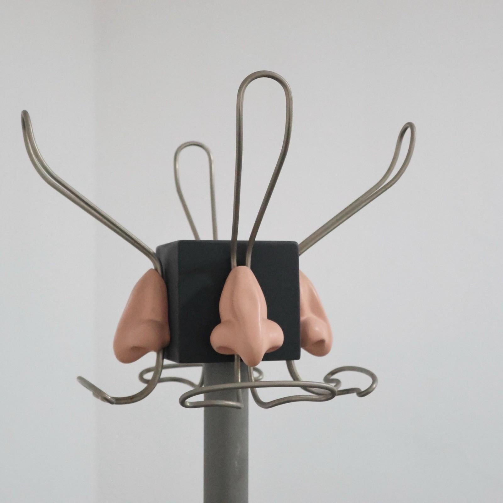 Metallo Appendiabiti Scultoreo Antartidee Anni 80 Renè Magritte Pezzo Unico in vendita