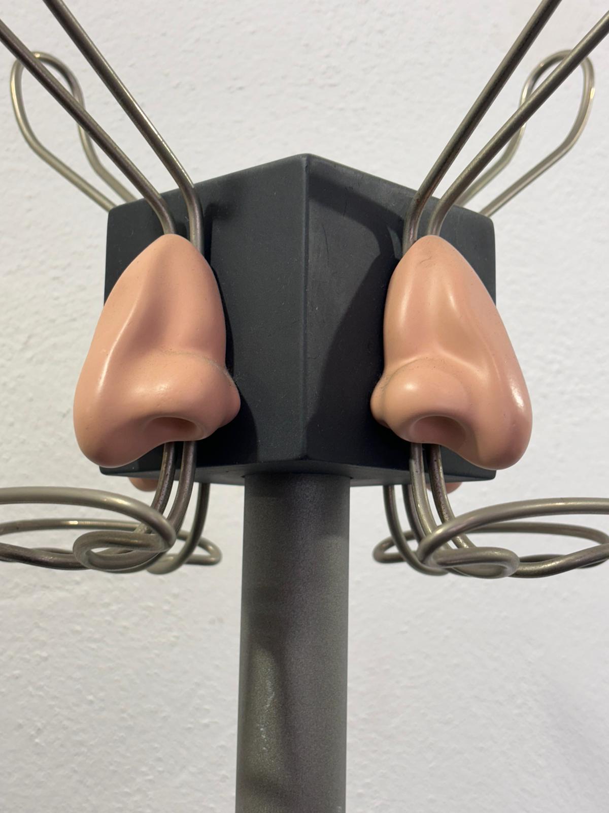 Porte-manteau sculptural Antartidee Renè Magritte Design Pièce unique 1970 en vente 6