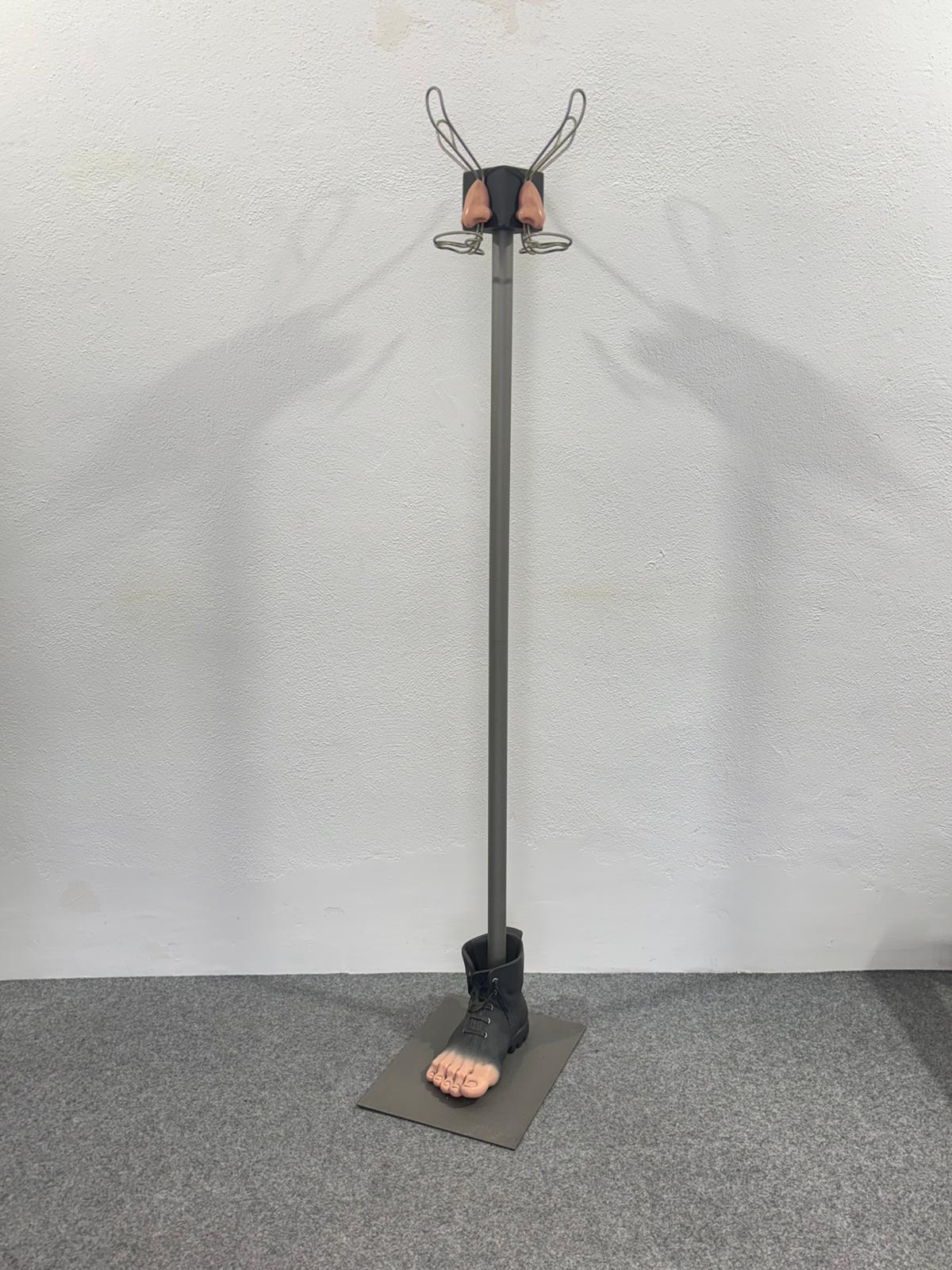 Italian Porte-manteau sculptural Antartidee Renè Magritte Design Pièce unique 1970 en vente
