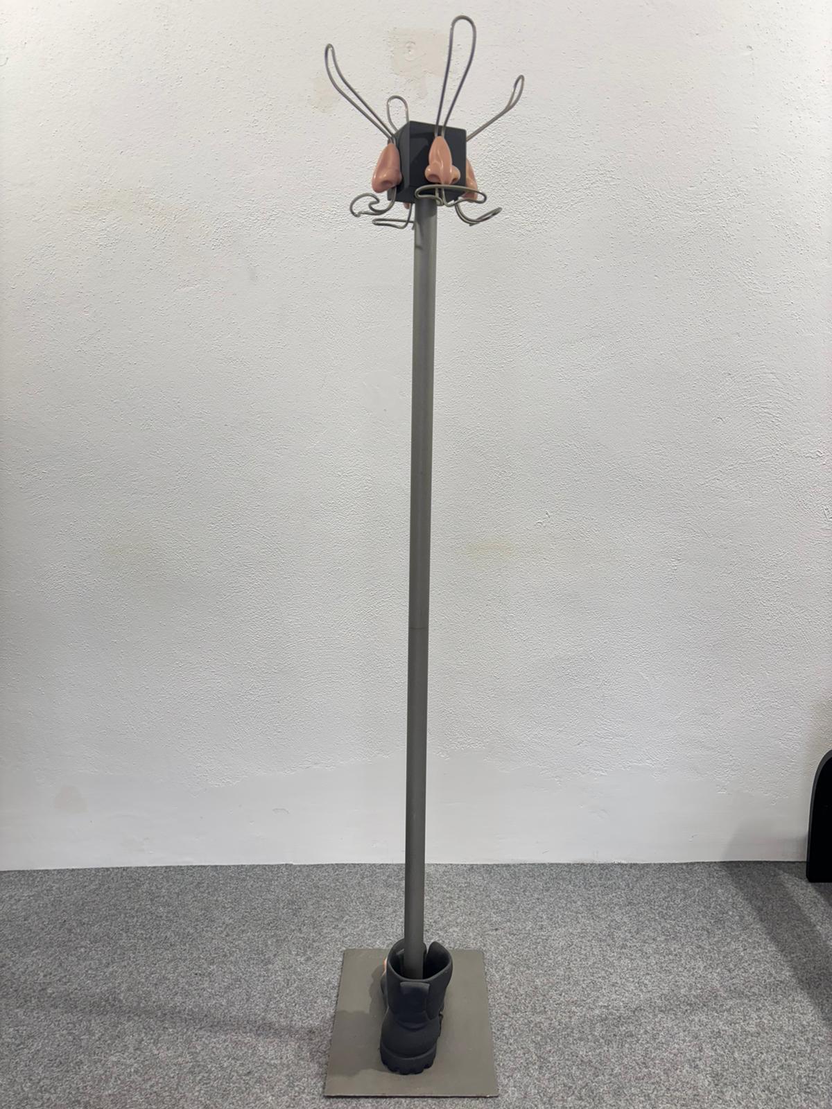 Late 20th Century Porte-manteau sculptural Antartidee Renè Magritte Design Pièce unique 1970 en vente
