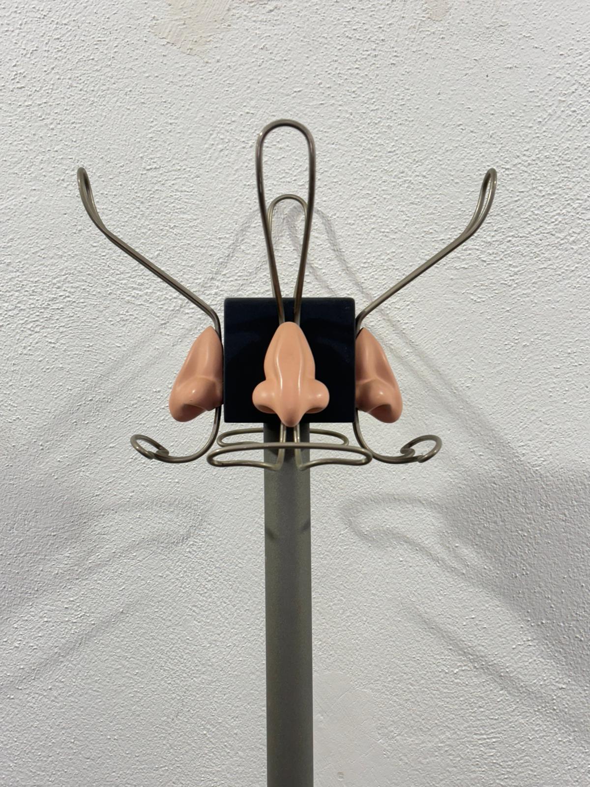 Porte-manteau sculptural Antartidee Renè Magritte Design Pièce unique 1970 en vente 2