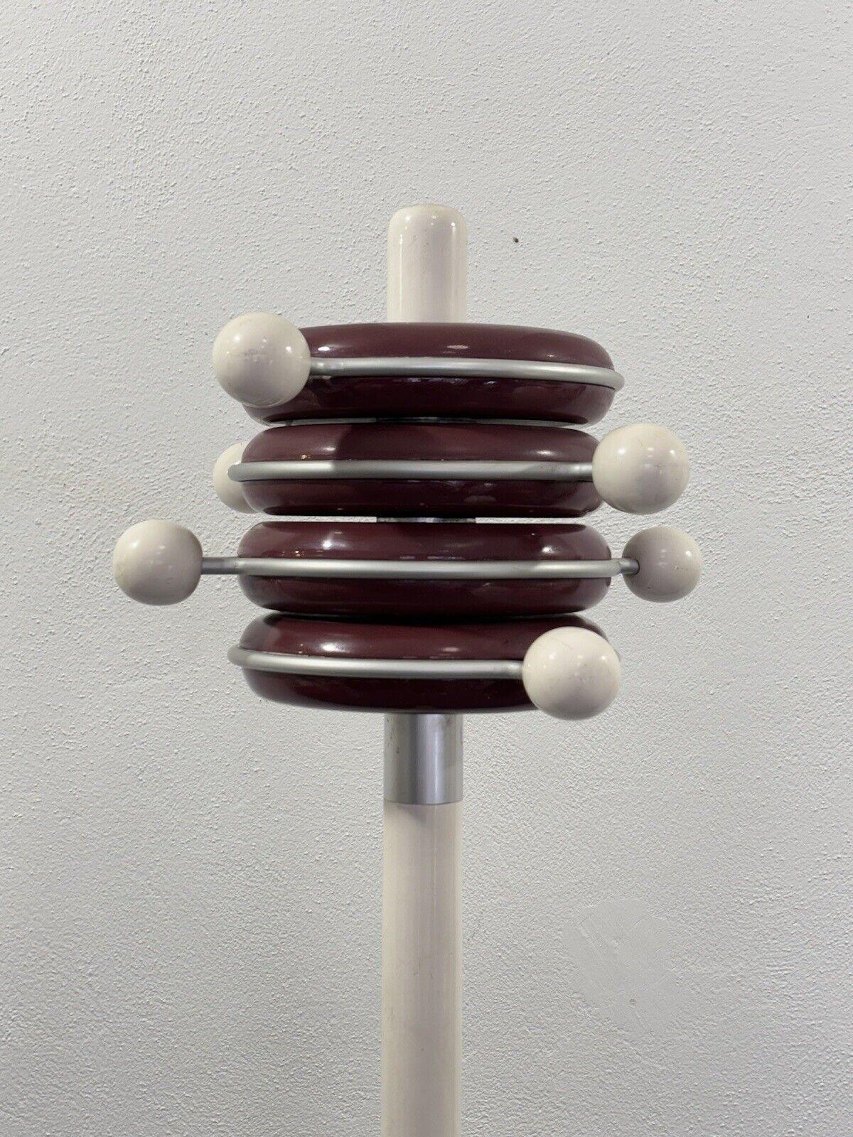Space Age Atomic Design Modernismus 1970er Jahre Garderobe (Late 20th Century) im Angebot
