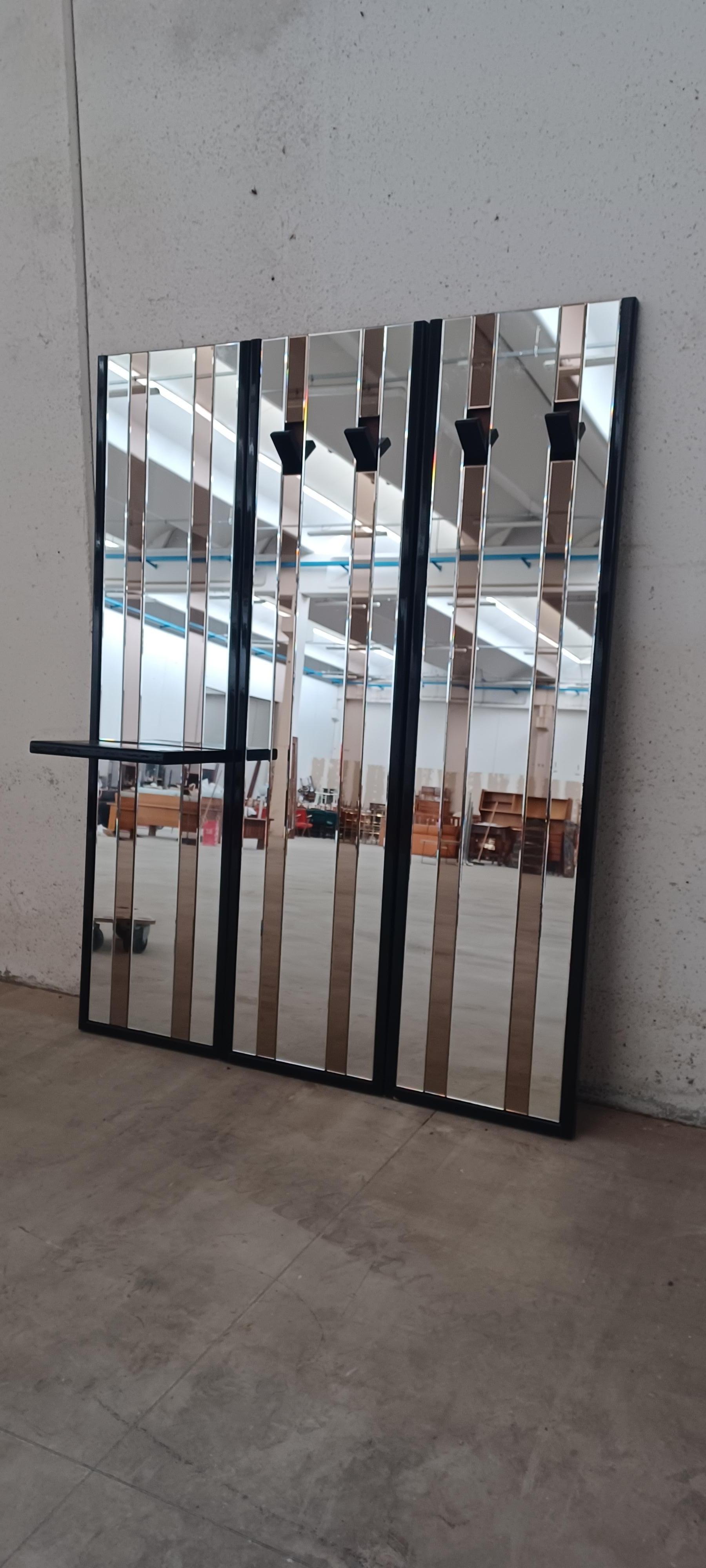 Lacquered Mirrored coat rack For Sale