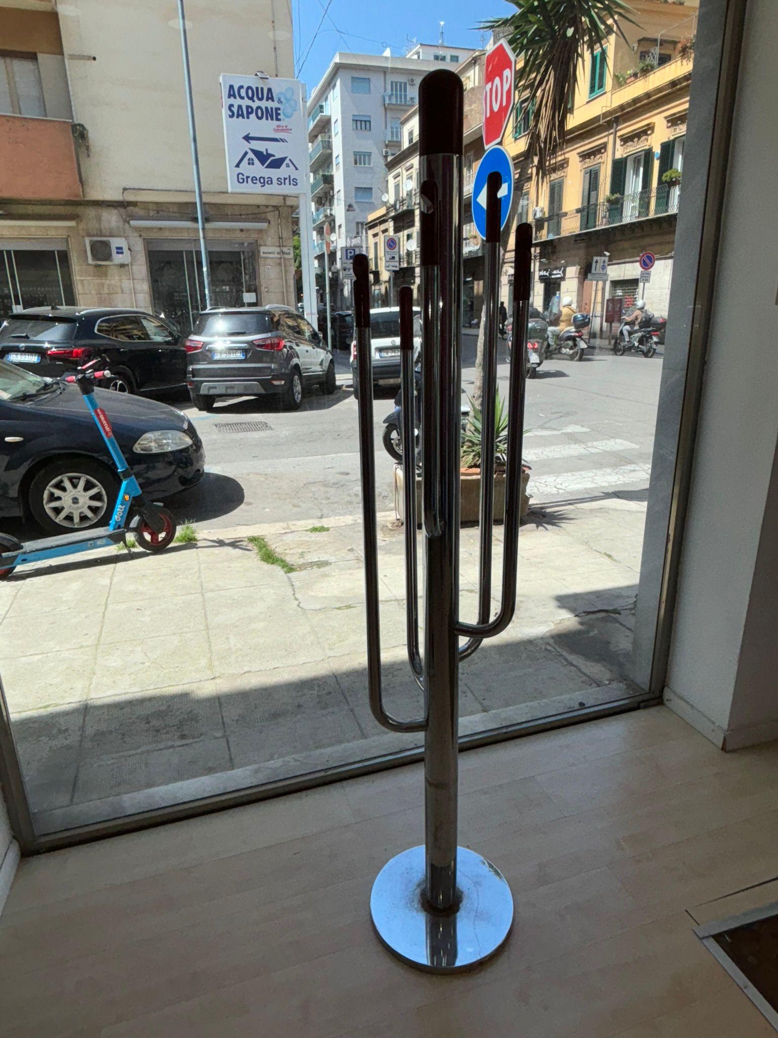 Mid-Century Modern Memphis Milano vintage chrome coat rack with red wood nserti 1970s For Sale