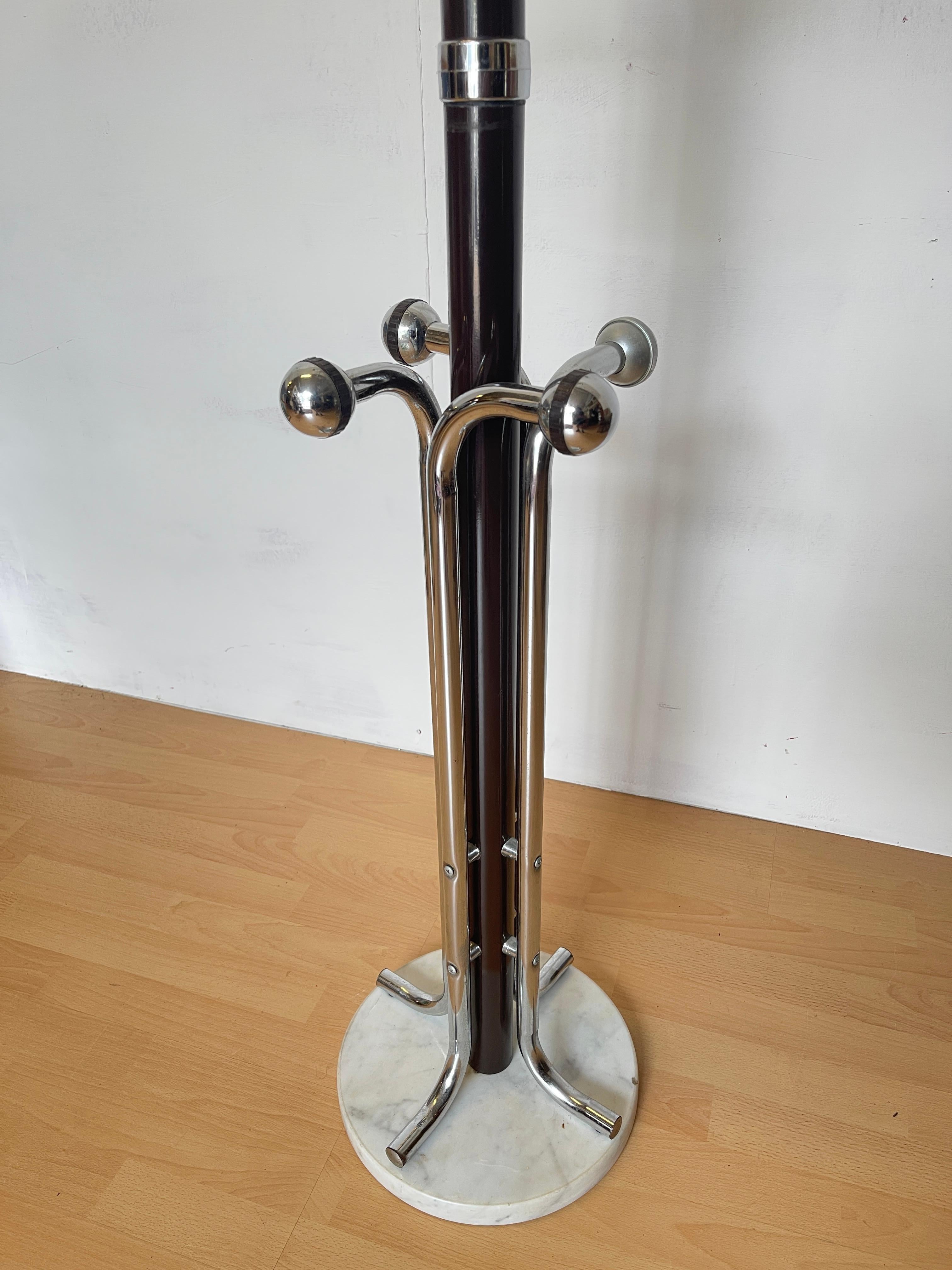 Italian Appendiabiti Vintage in Acciaio Cromato con Base in Marmo – Design Mid-Century M in vendita