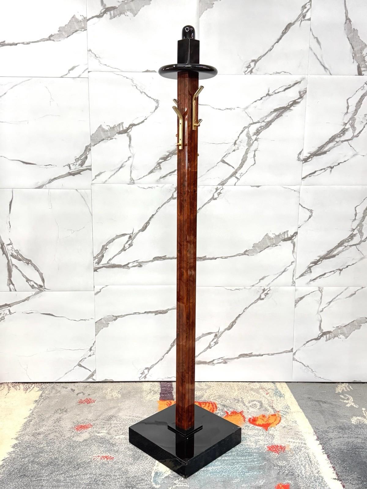 Appendiabiti Willy Rizzo Style Radica 1970’s Design Modernariato


Struttura in legno e ottone


L’articolo è in buone condizioni conservative, non vi è alcun difetto estetico o strutturale importante da segnalare, solo lievi ed ovvi segni del tempo