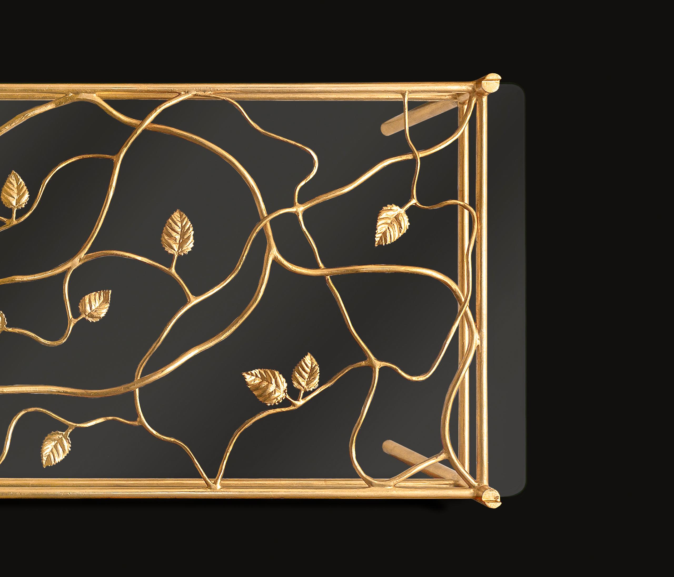 Allemand Table basse Appian en édition limitée, dorée en or 23 carats avec plateau en verre en vente