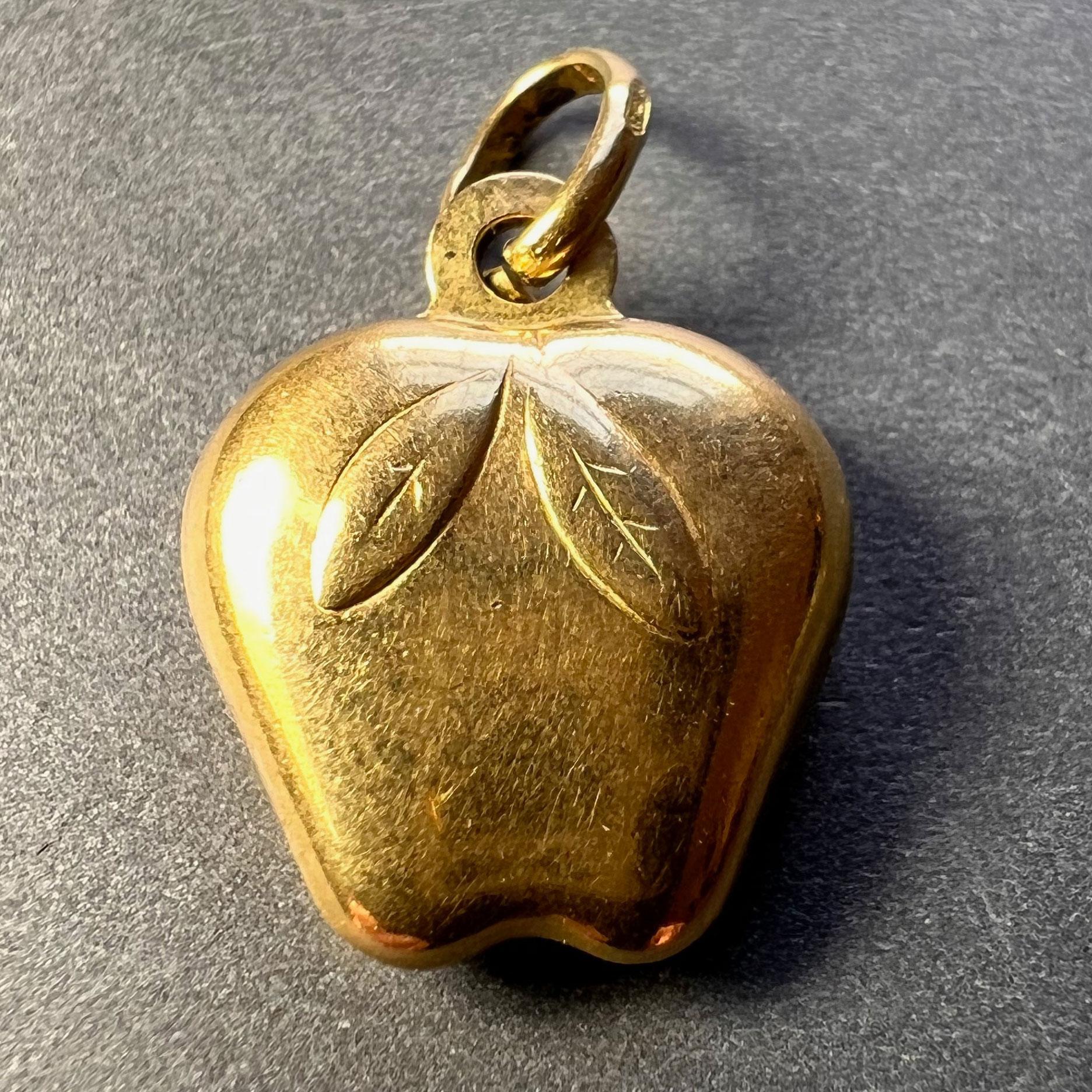 An 18 karat (18K) yellow gold fruit charm pendant designed as an apple. Stamped 750 for 18 karat gold and 027AR for Italian manufacture to the bail.
 
Dimensions: 1.7 x 1.4 x 0.55 cm (not including jump ring)
Weight: 1.97 grams
