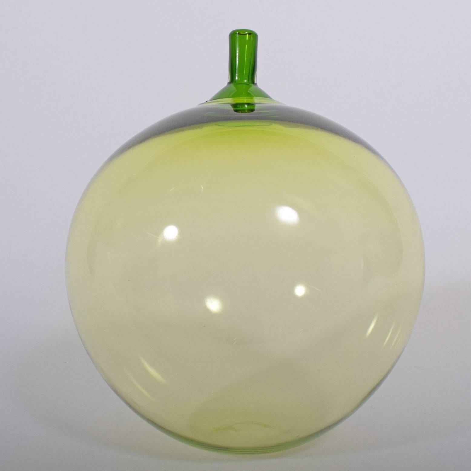 Green apple signed Orrefors Expo L 32-57 Ingeborg Lundin.