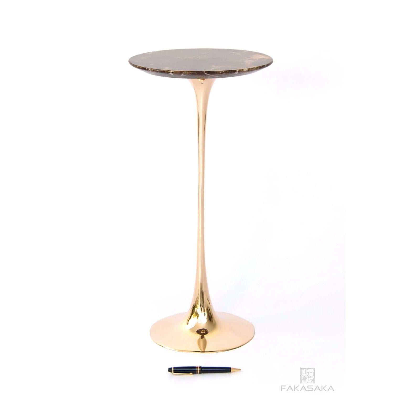 Brésilien Table à boissons à pomme avec plateau en marbre impérial marron par Fakasaka Design en vente