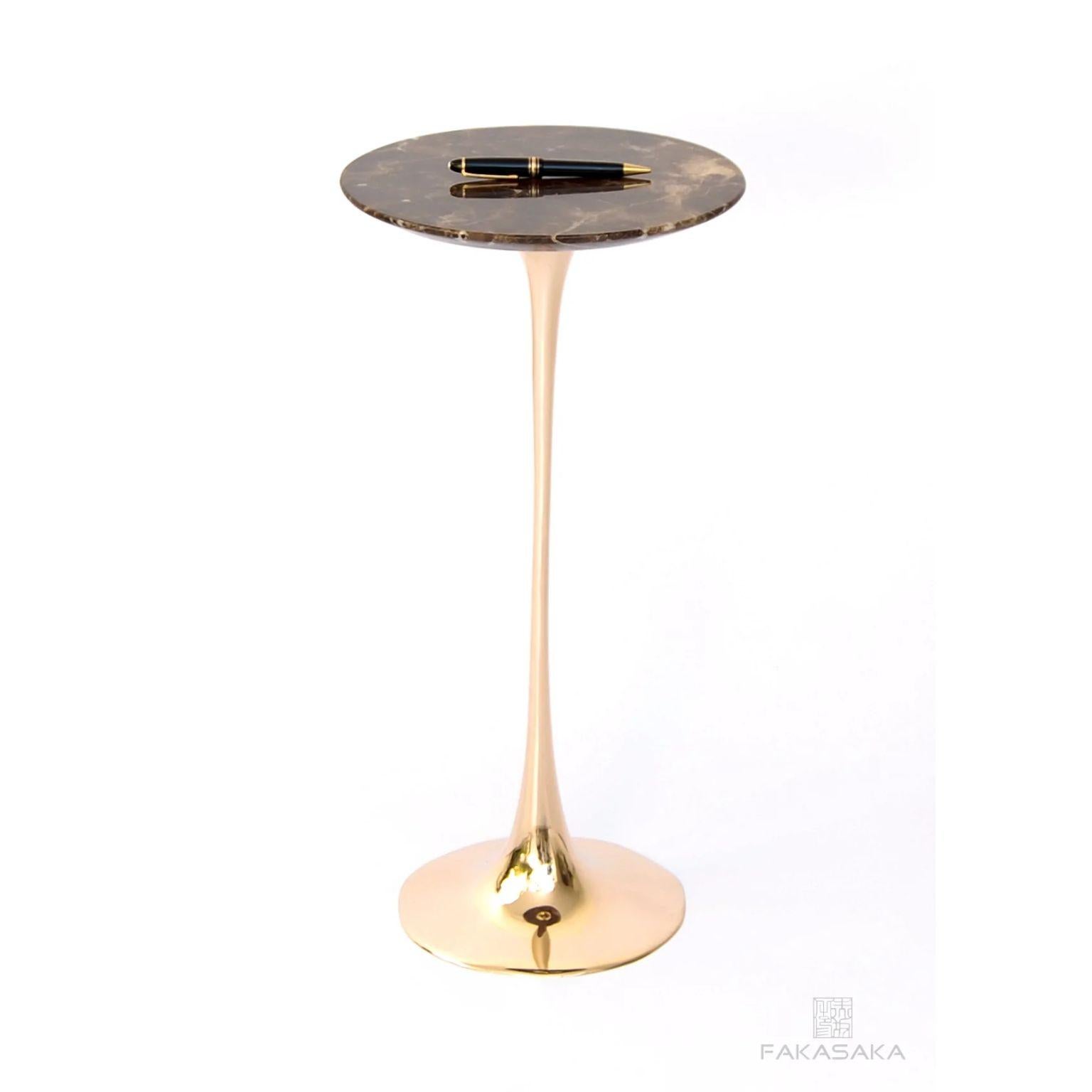 Table à boissons à pomme avec plateau en marbre impérial marron par Fakasaka Design Neuf - En vente à Geneve, CH