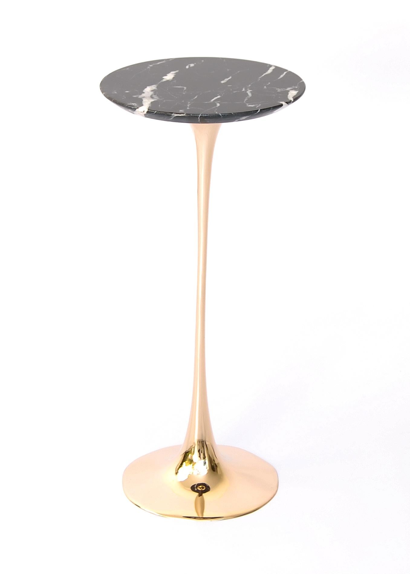 Apple drink table with Nero Marquina Marble top by Fakasaka Design
Dimensions: W 30 cm, D 30 cm, H 61 cm.
Materials: polished bronze base, Nero Marquina marble top.
 
Also available in different table top materials:
Nero Marquina Marble