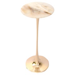 Table à boissons en forme de pomme avec plateau en onyx par Fakasaka Design