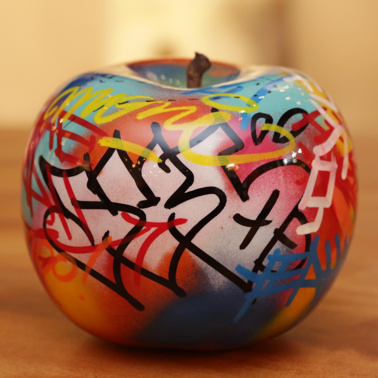 Apple Graffiti C Sculpture in Ceramic In New Condition For Sale In Paris, FR