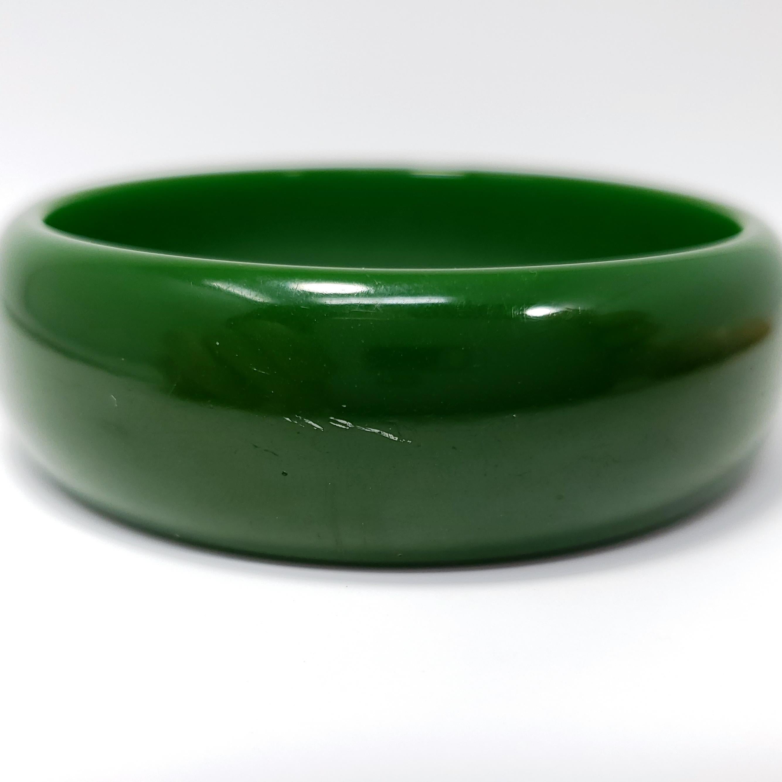 Apple Green Bakelite Minimalist Bangle Bracelet, Mid 1900s In Fair Condition For Sale In Milford, DE