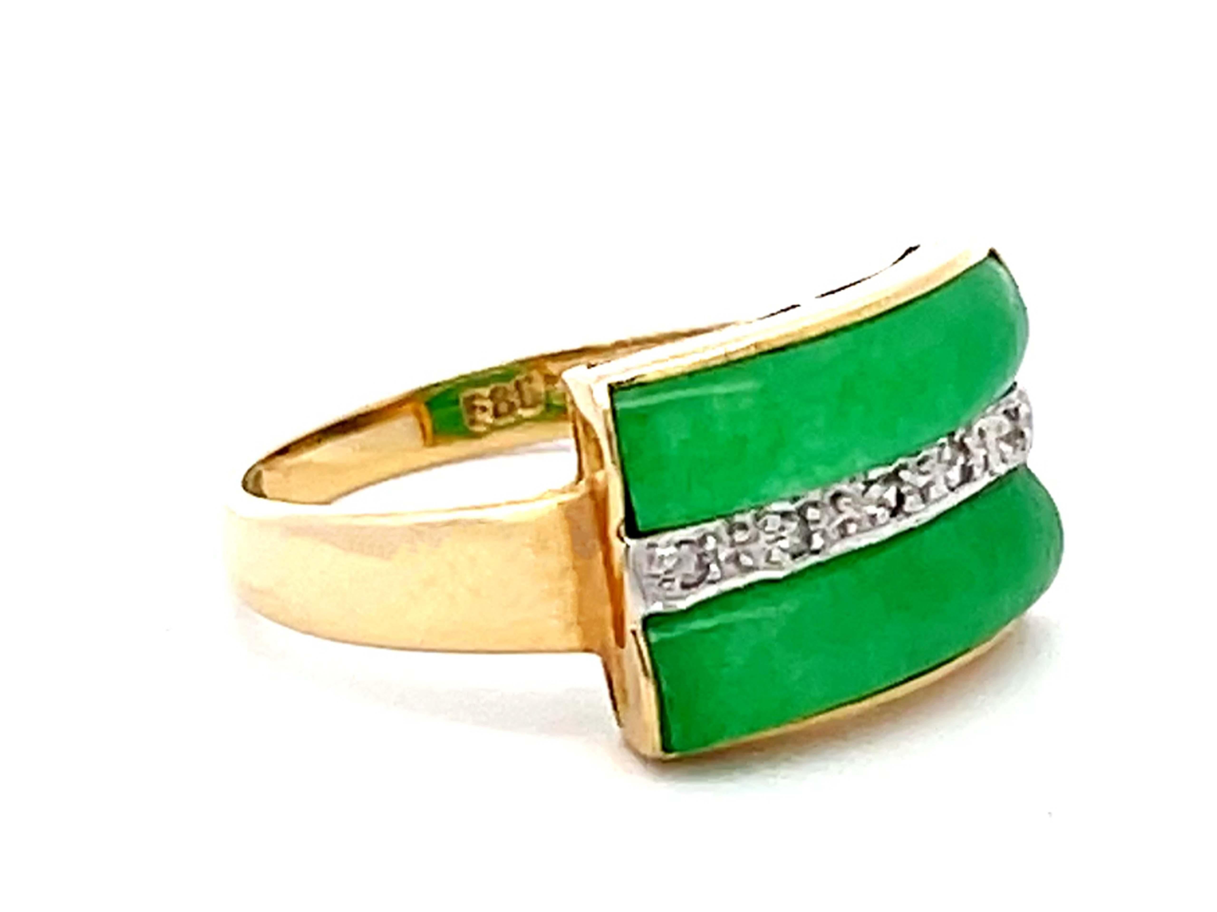 Modern Apple Green Jade and Diamond Ring 14k Yellow Gold For Sale