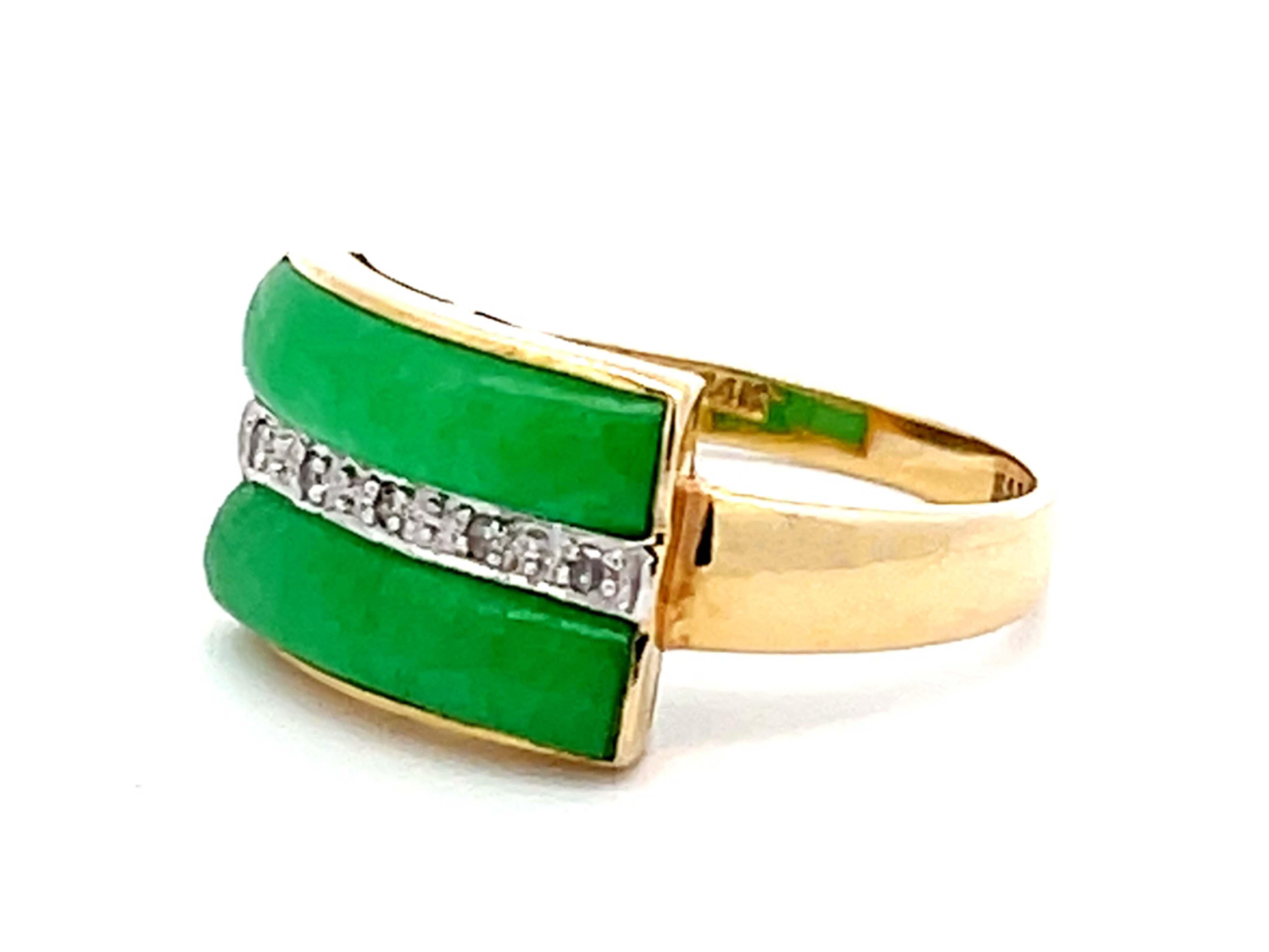 Modern Apple Green Jade and Diamond Ring 14k Yellow Gold For Sale