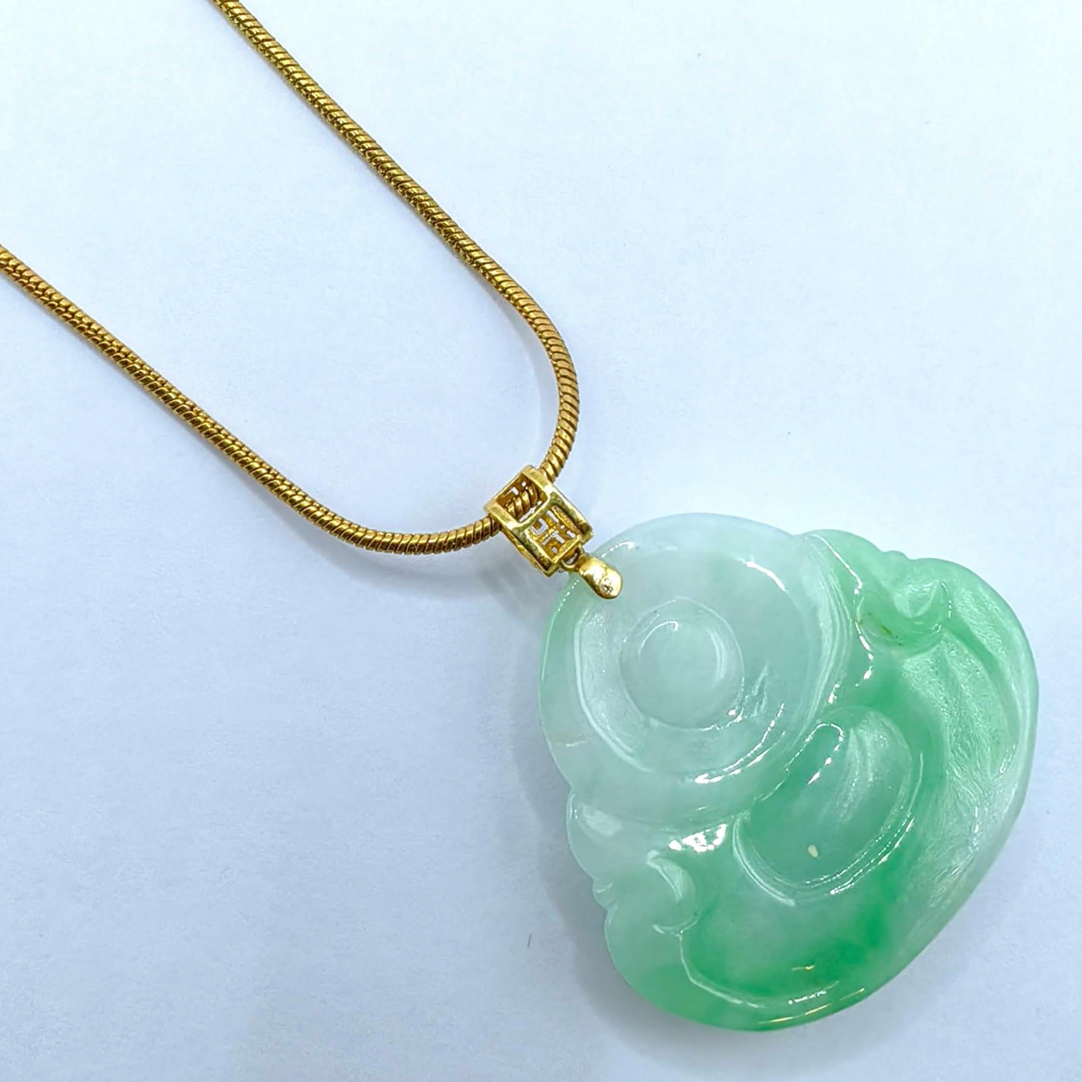 Contemporain Pendentif en or jaune 18K en jadeite vert pomme Happy Buddha avec diamants fins en vente