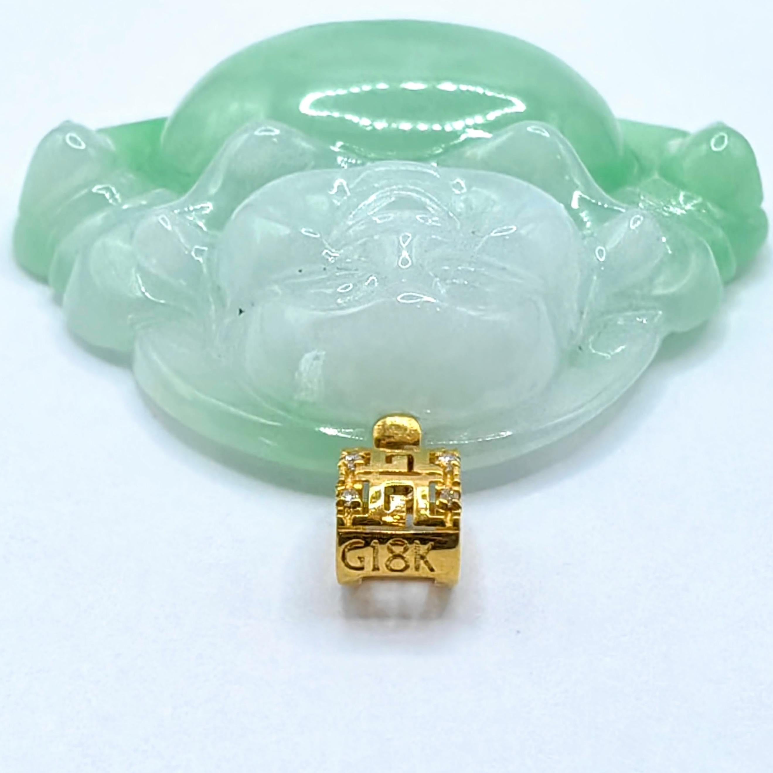 Pendentif en or jaune 18K en jadeite vert pomme Happy Buddha avec diamants fins en vente 1