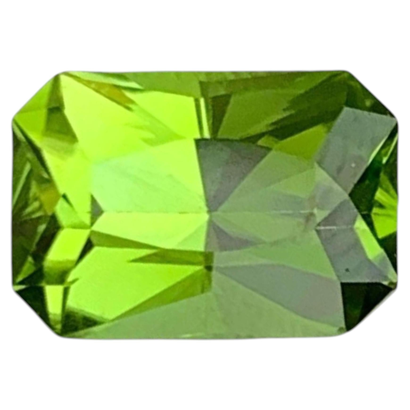 Apple Green Loose Gem Peridot, Natural High-Quality Peridot for Ring, 3.30cts For Sale