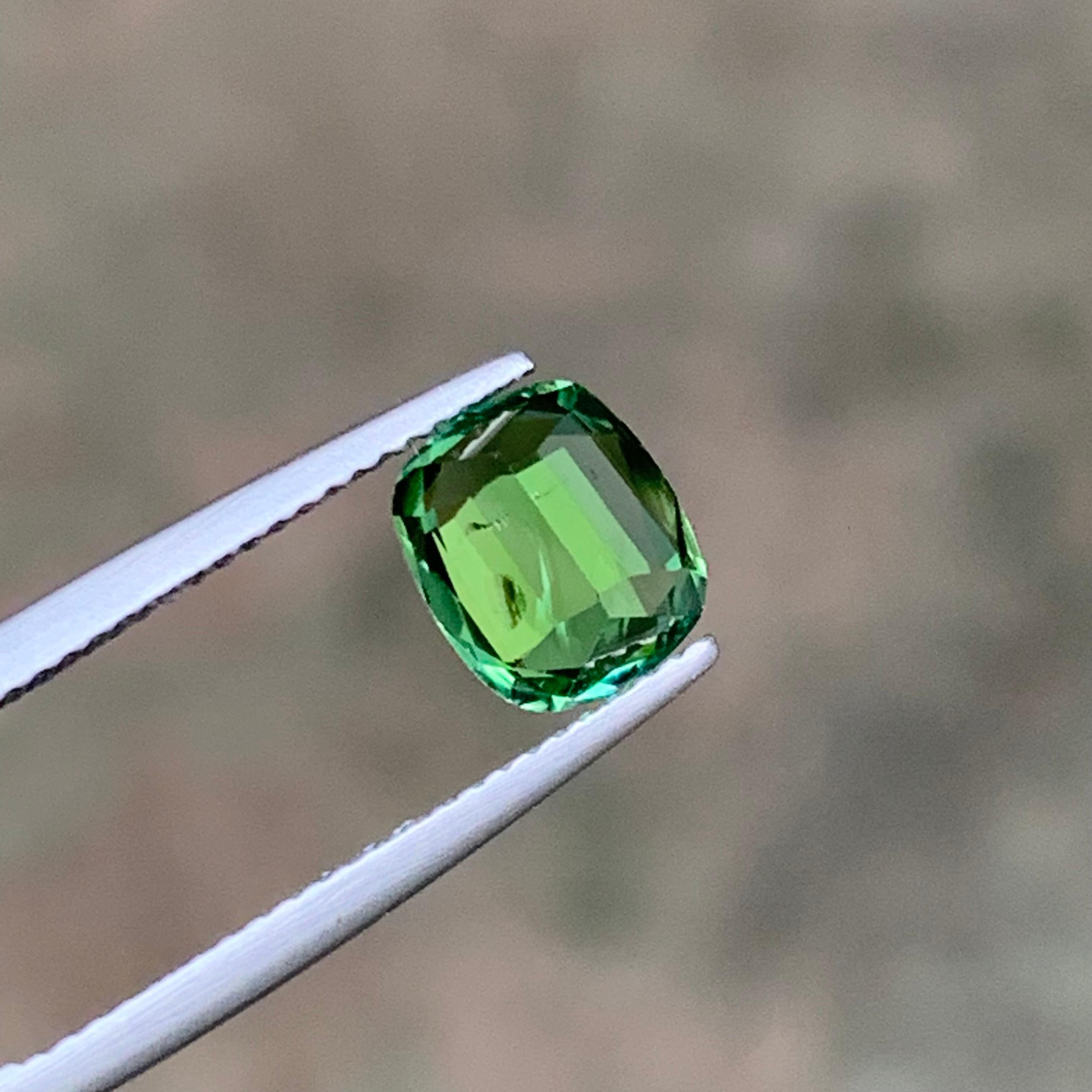 Bague tourmaline naturelle vert pomme de 1,90 carat taille coussin pour bijoux en vente 6