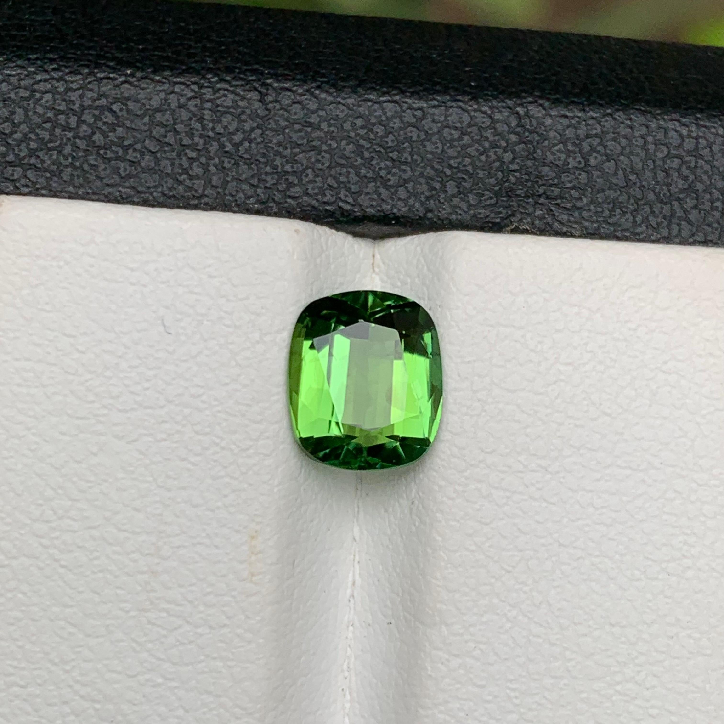Bague tourmaline naturelle vert pomme de 1,90 carat taille coussin pour bijoux en vente 7