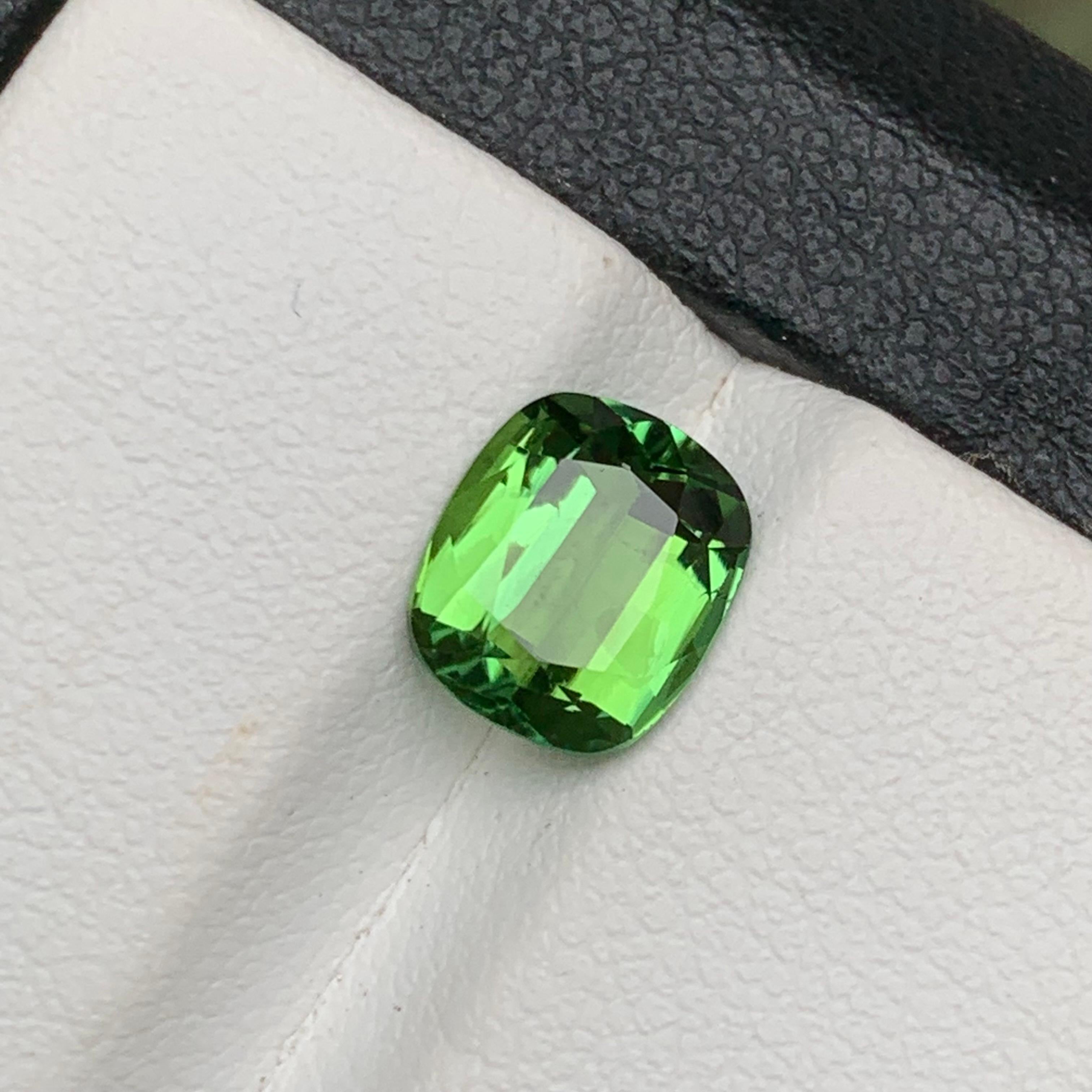 Tourmaline Naturelle Vert Pomme Vibrante pour Bague, Pendentif Collier, ou tout autre bijou - Taille Coussin d'Afghanistan !!!

💎 TYPE DE PIERRE PRÉCIEUSE : Tourmaline
⚖️ POIDS :  1,90 carats
🪚 SHAPE & CUT : Coupe coussin
📏 TAILLE (MM) : 8,31 x