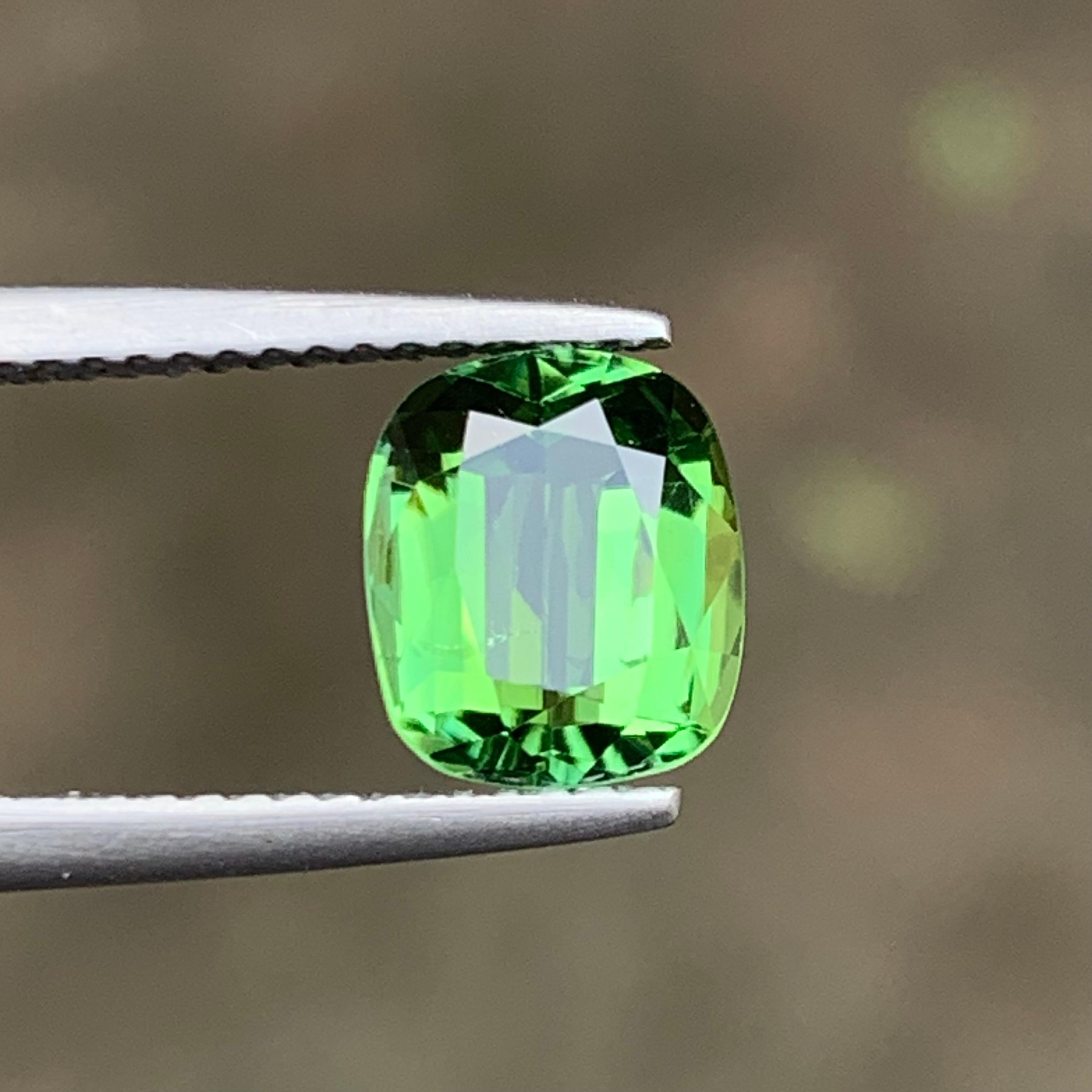 Taille coussin Bague tourmaline naturelle vert pomme de 1,90 carat taille coussin pour bijoux en vente