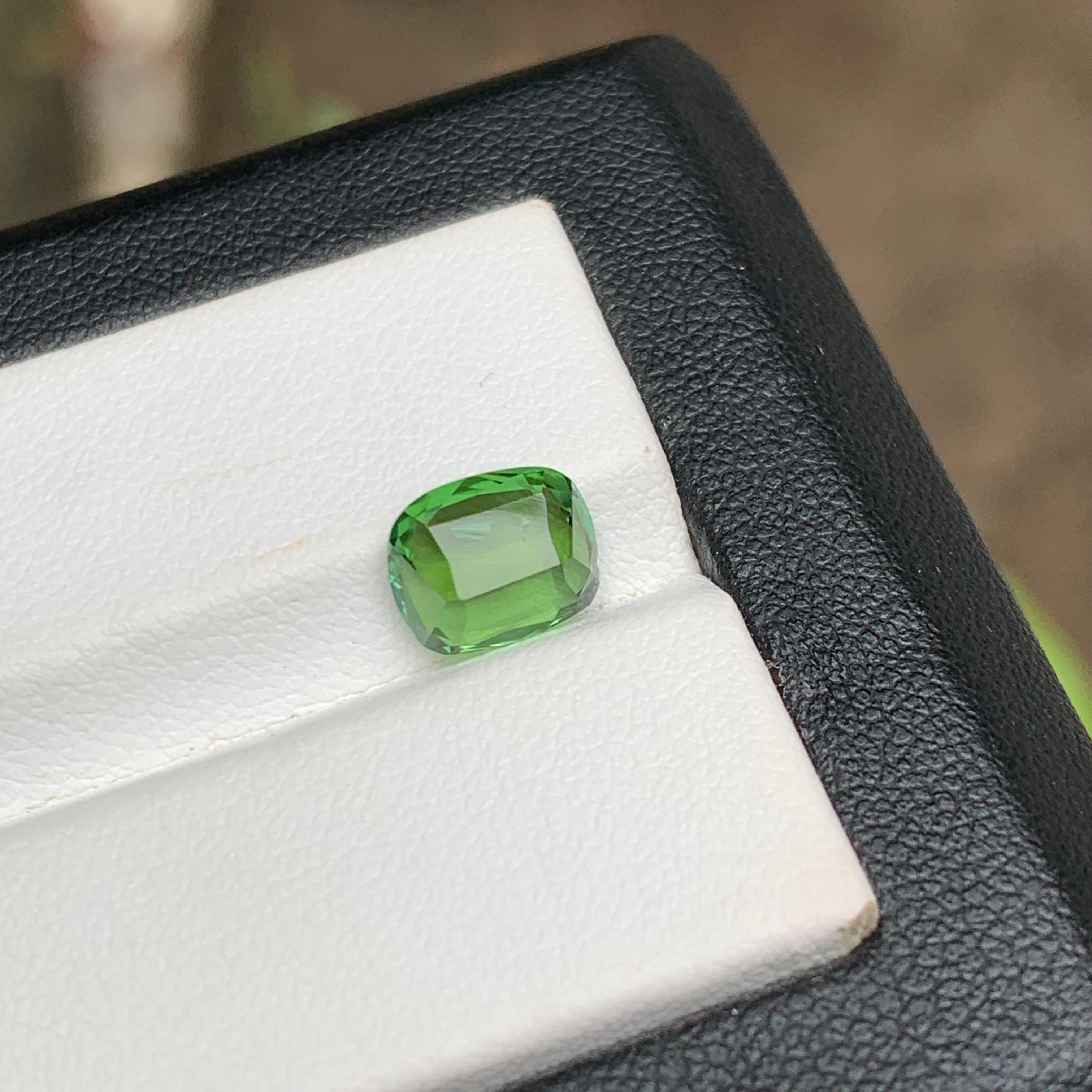 Bague tourmaline naturelle vert pomme de 1,90 carat taille coussin pour bijoux Unisexe en vente