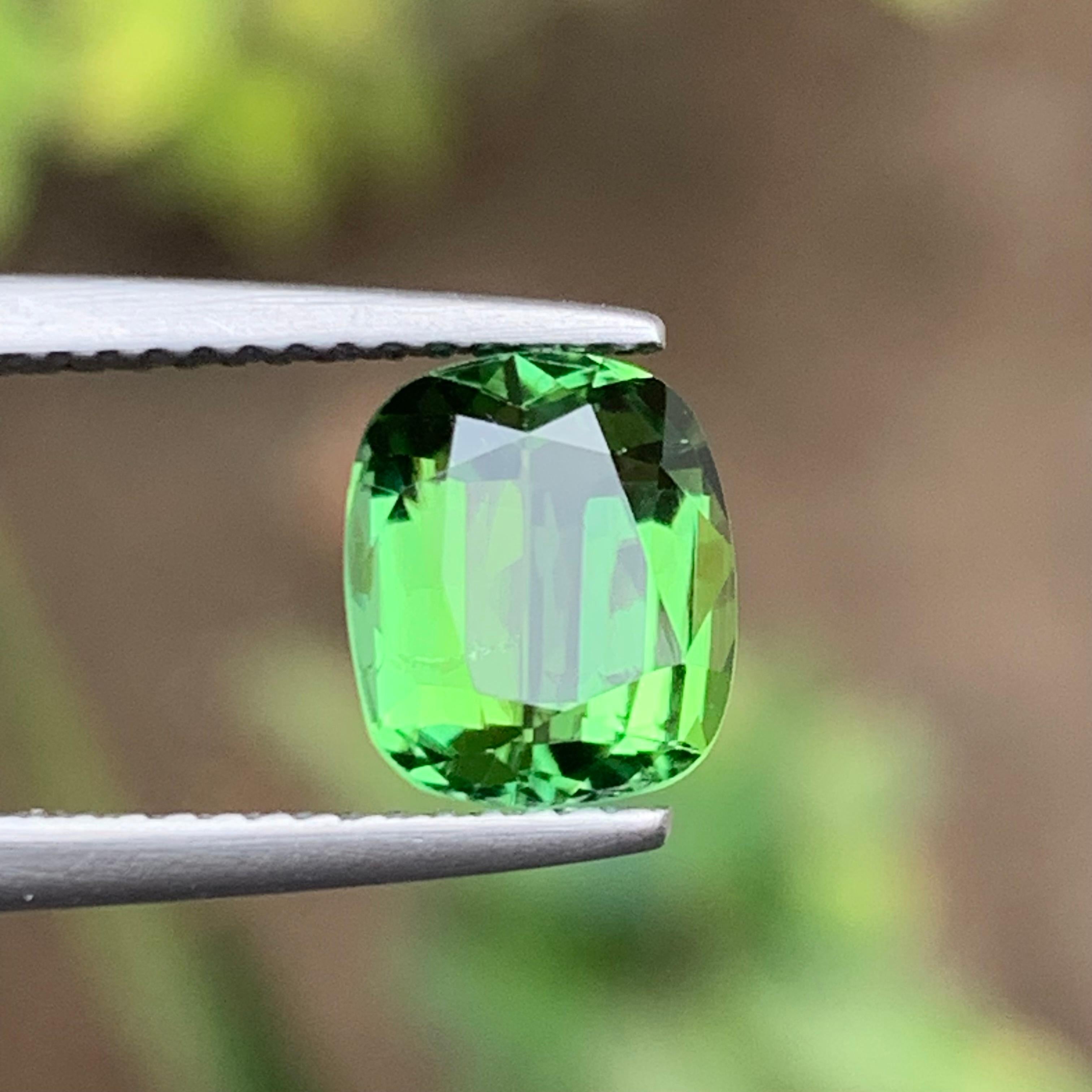 Bague tourmaline naturelle vert pomme de 1,90 carat taille coussin pour bijoux en vente 3
