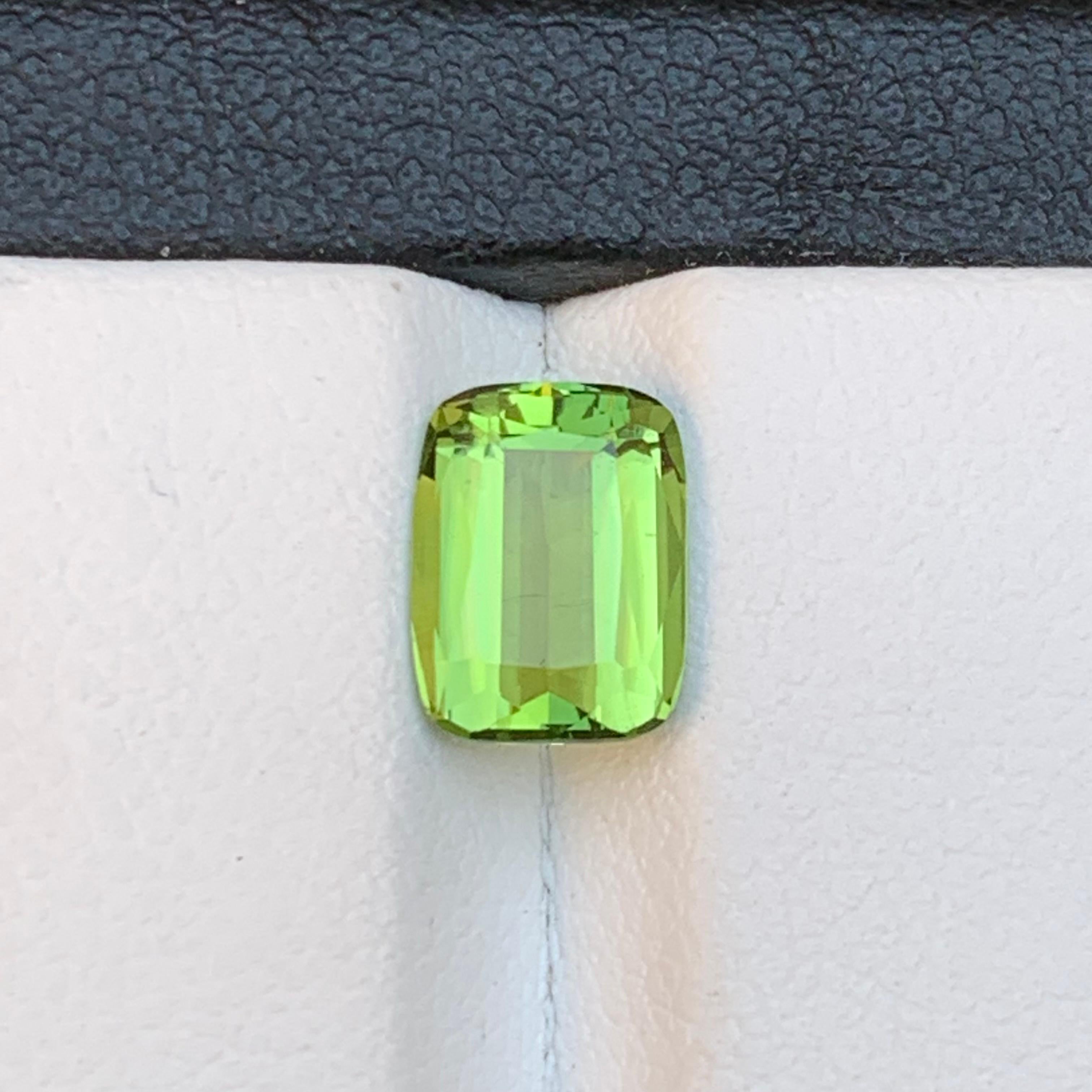 Anillo de turmalina natural verde manzana Piedra suelta 1,95 qt Joyería talla cojín en venta 6
