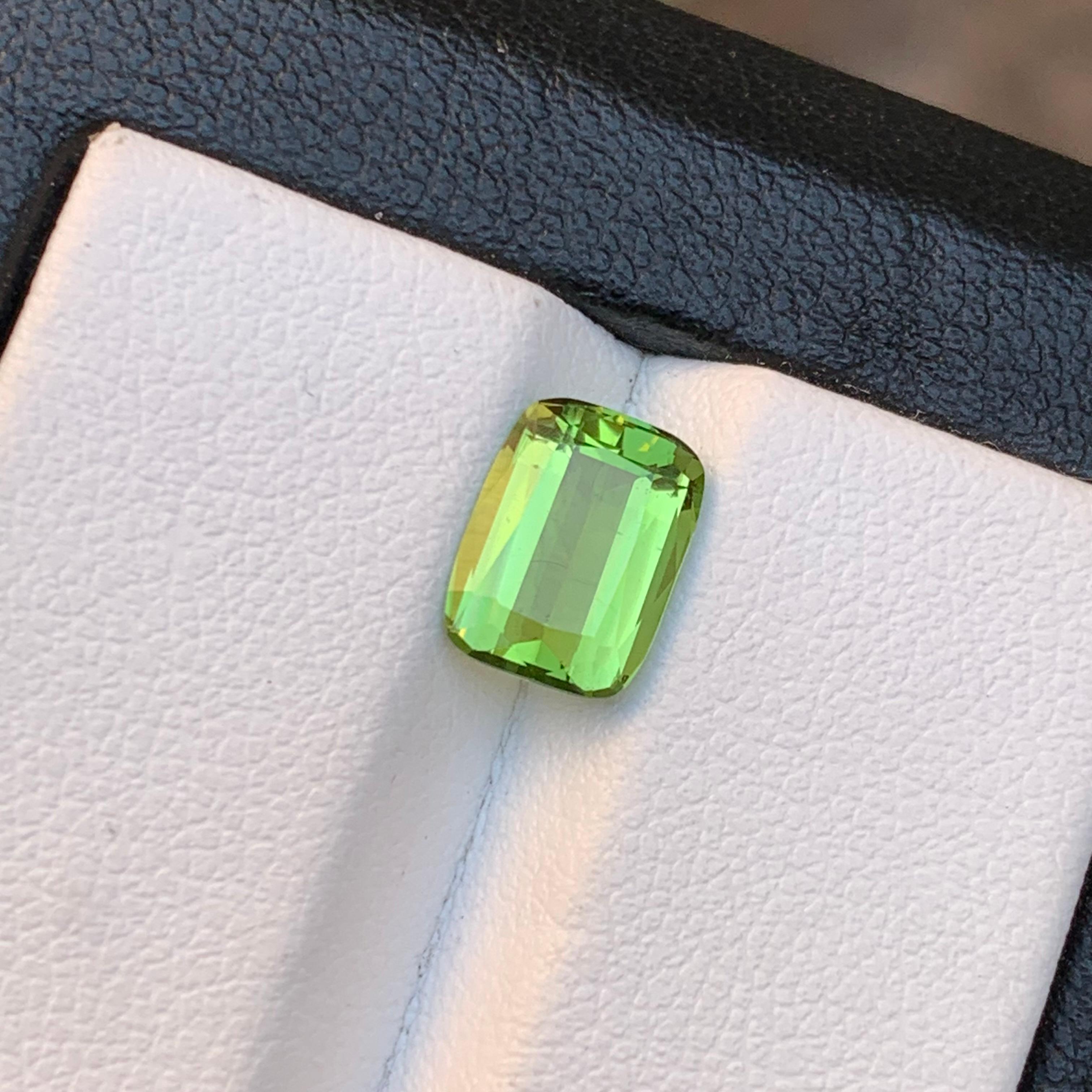 Anillo de turmalina natural verde manzana Piedra suelta 1,95 qt Joyería talla cojín en Nuevo estado para la venta en Peshawar, PK