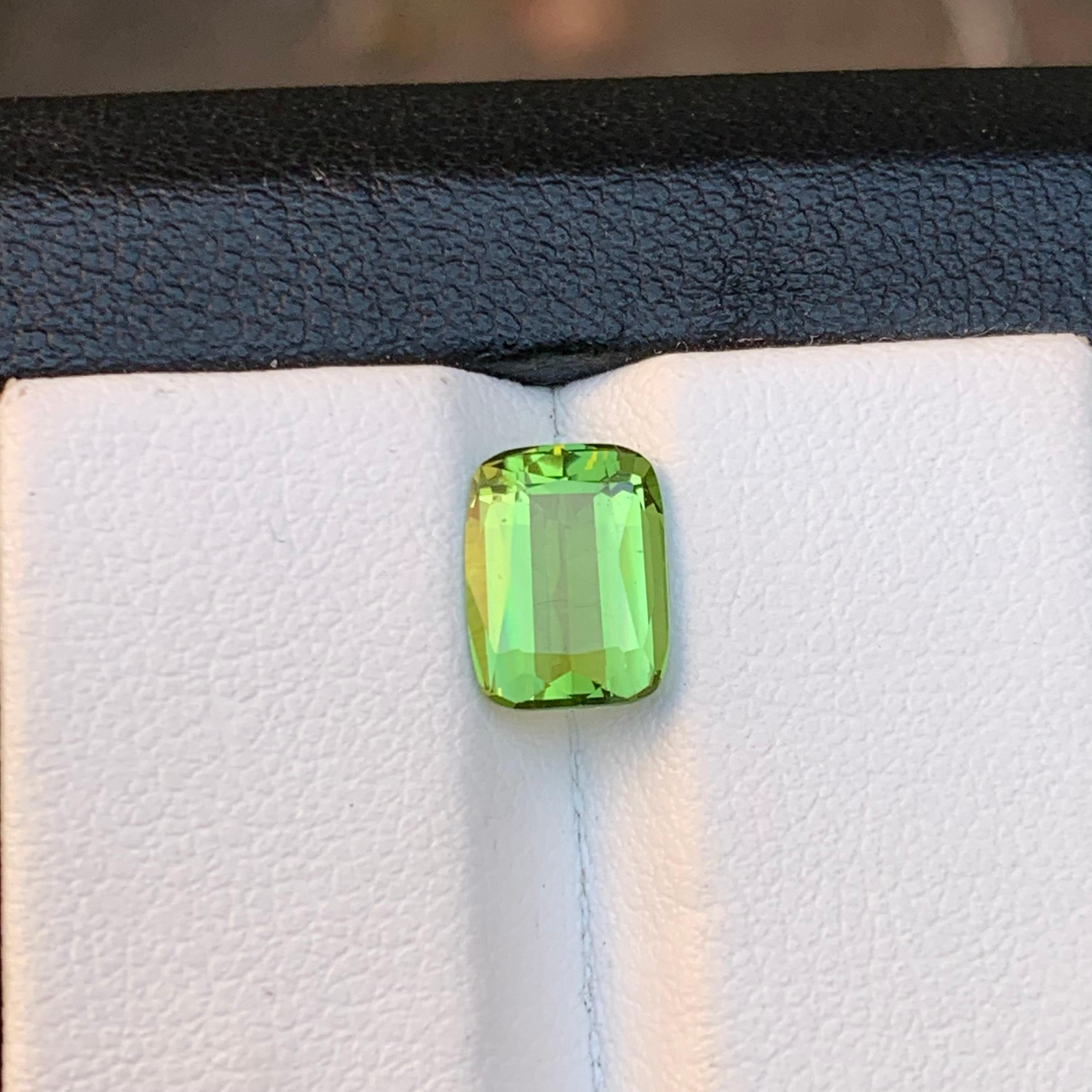 Anillo de turmalina natural verde manzana Piedra suelta 1,95 qt Joyería talla cojín en venta 1