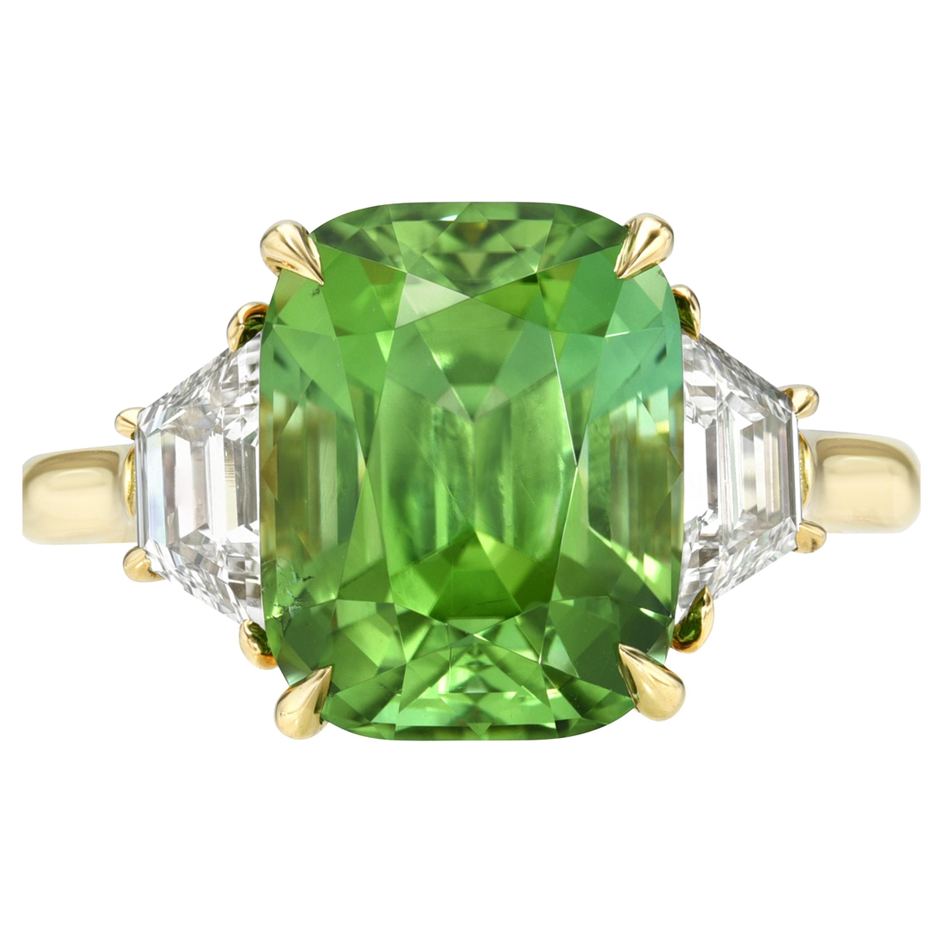 Bague de collection en or avec diamants trapézoïds vert pomme