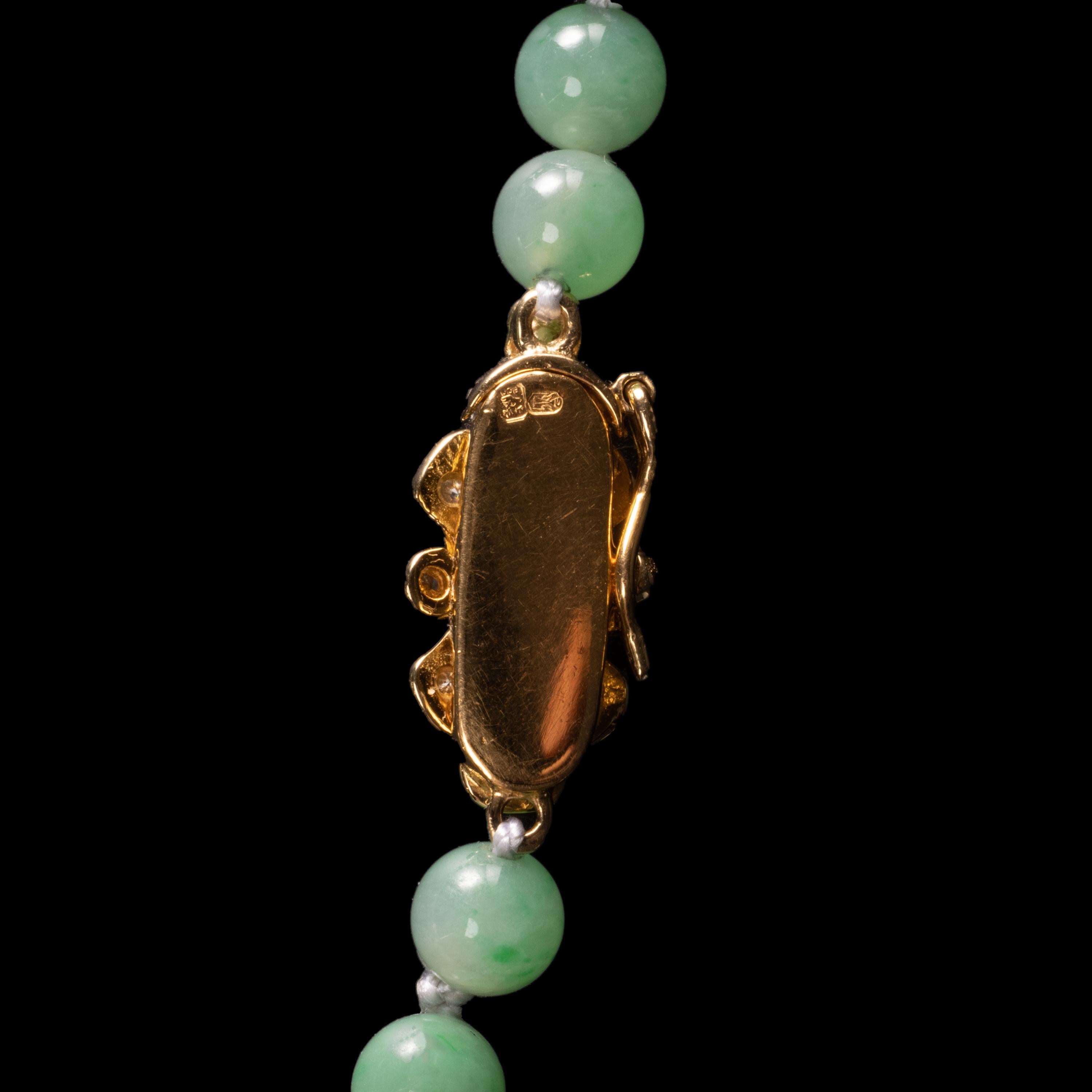 Apple Jade Necklace of Extraordinary Quality Certified Untreated In Excellent Condition In Southbury, CT