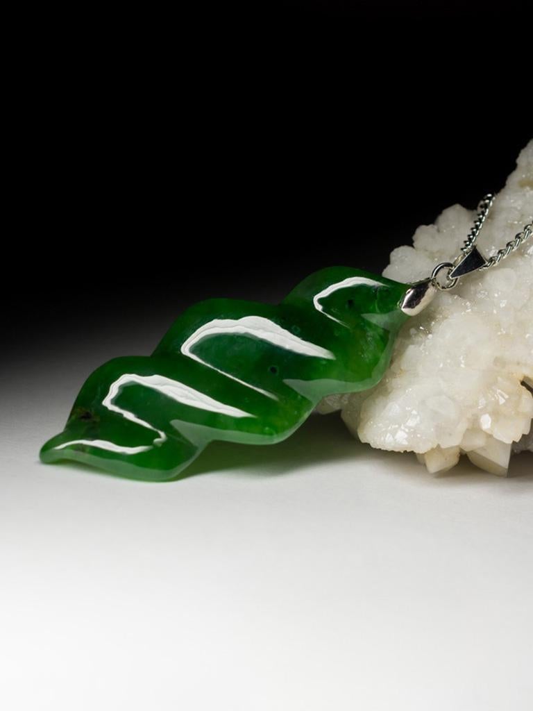 Artigiano Ciondolo di giada Apple Greene & Greene Spiral Gemstone stile vintage in vendita