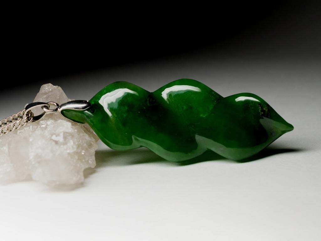Ciondolo di giada Apple Greene & Greene Spiral Gemstone stile vintage in vendita 1