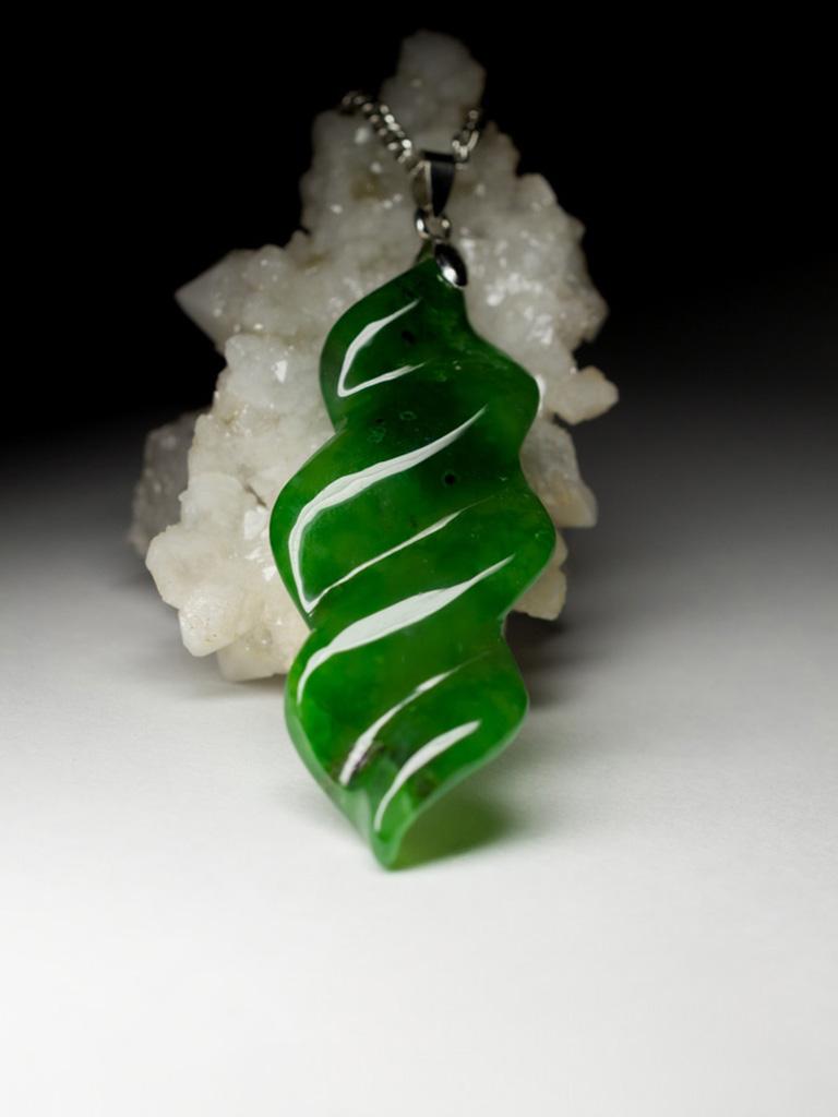 Ciondolo di giada Apple Greene & Greene Spiral Gemstone stile vintage in vendita 2
