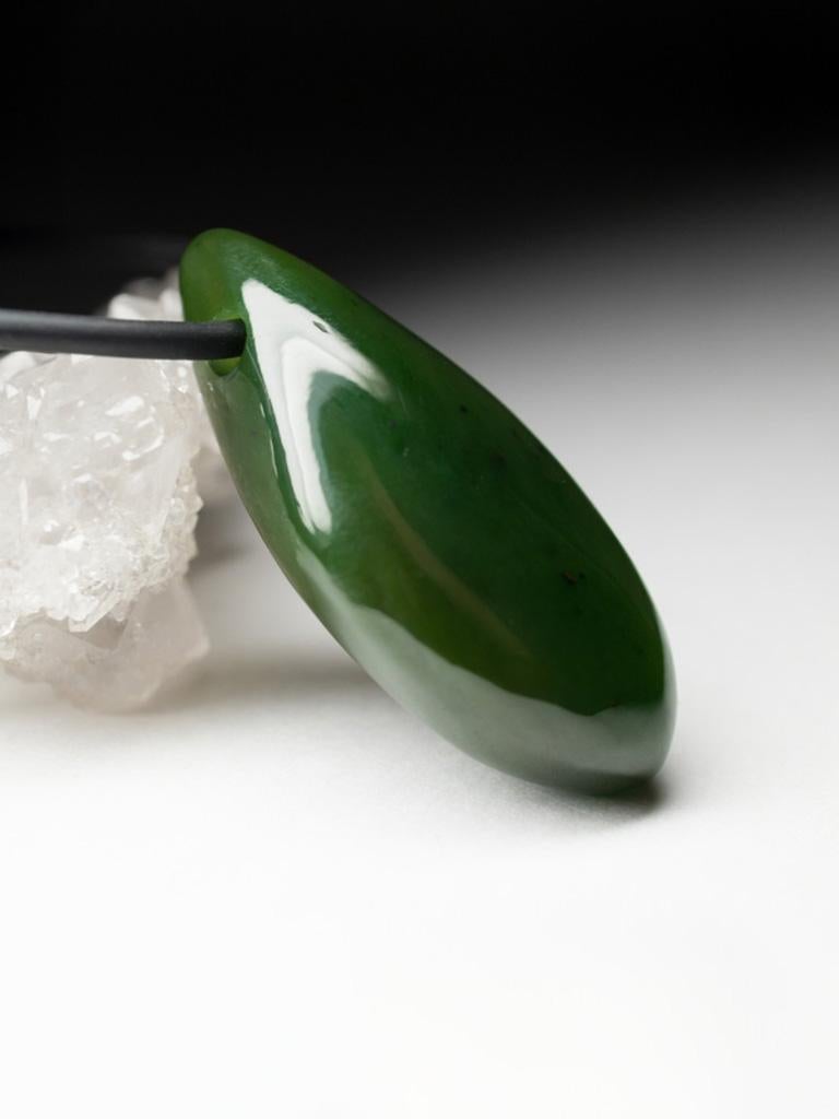 Collier pendentif en caoutchouc vert pour hommes avec néphrite naturelle en forme de pomme Unisexe en vente