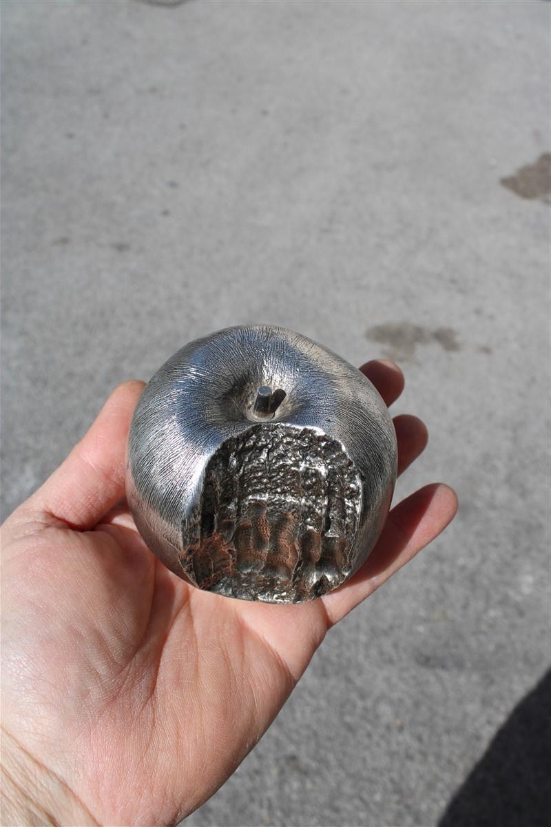 Moderno Scultura in metallo con morso di mela dell'artista libanese Amine El Bacha A. Silver in vendita