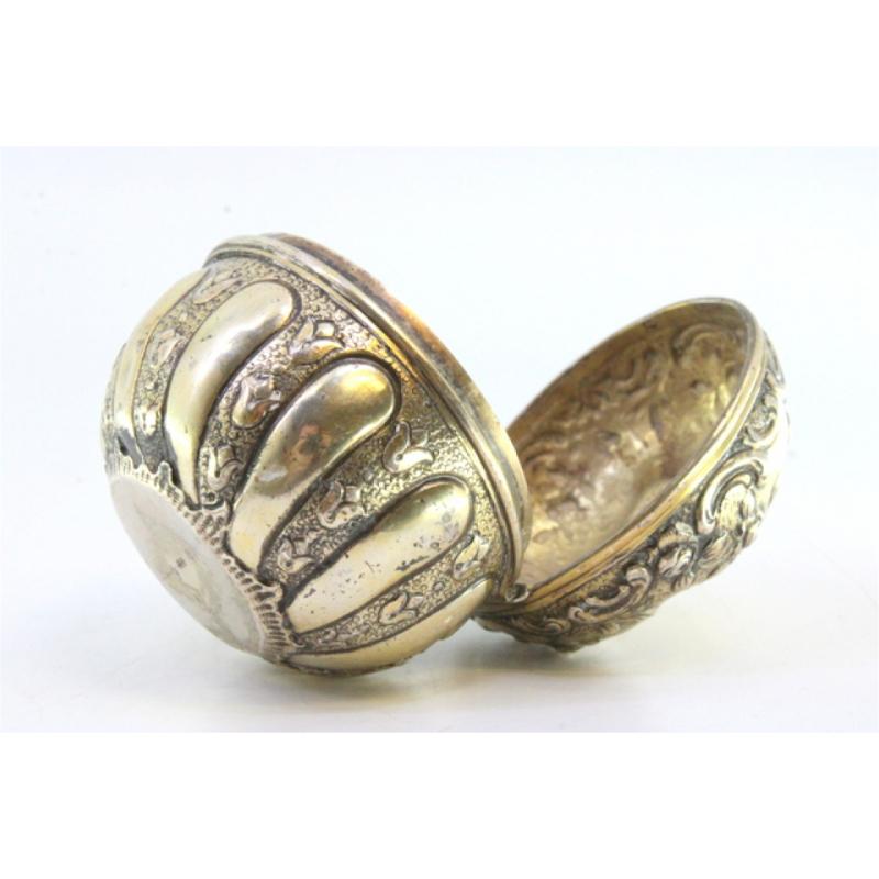 Description: Apple-shaped gilded silver box with reliefs on the hinged lid. Metal: Silver. Origin: German. Brand: Unknown. Weight: 91.41 grams. Dimensions: 6cmx5cm. Content: 800/1000. Assay Mark: Yes. Additional information: Good condition.